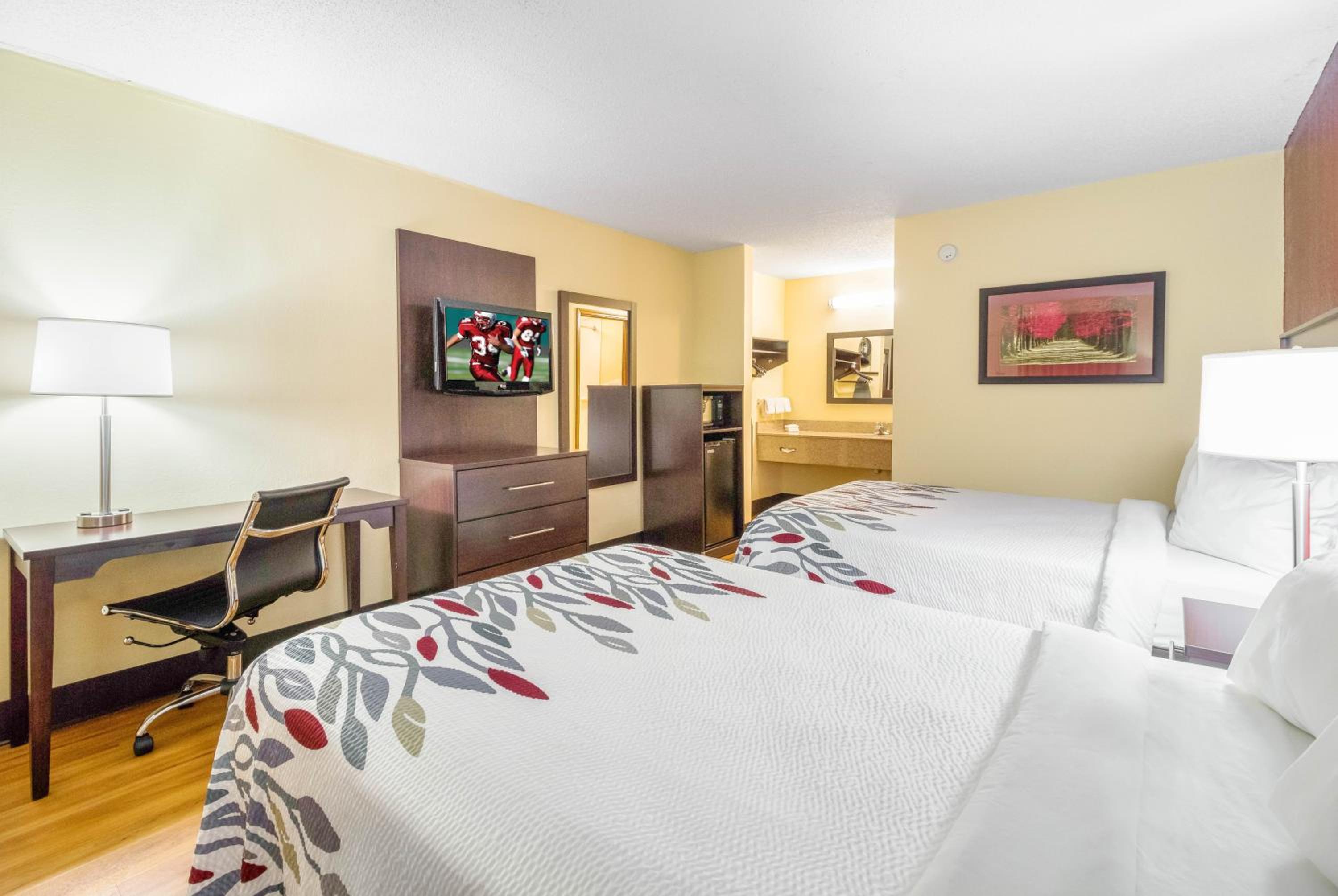Deluxe Room with Two Double Beds Smoking - Photo 4