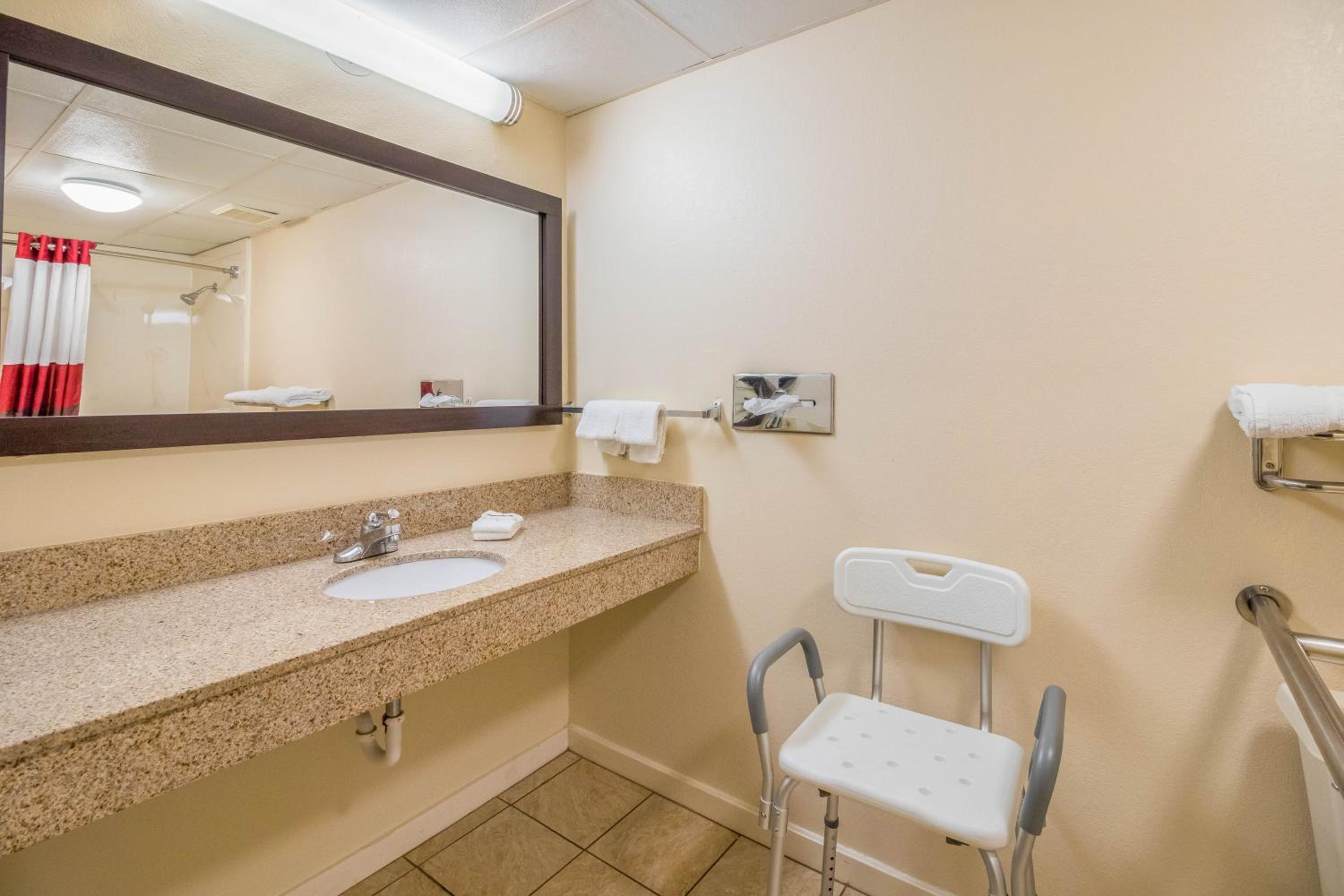 Deluxe Room with Two Double Beds Disability Access Smoking - Photo 4