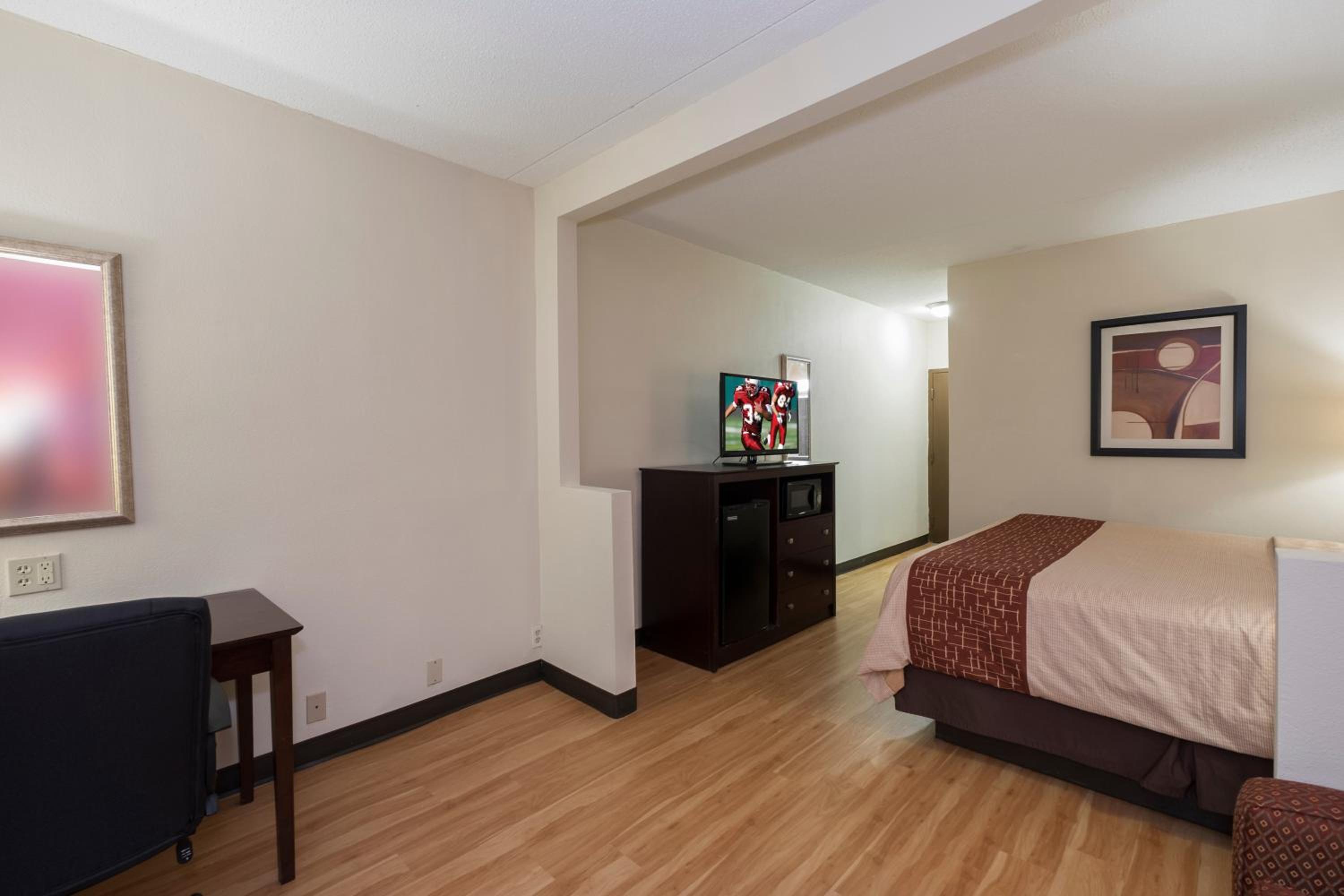 Superior King Suite - Non-Smoking - Photo 2