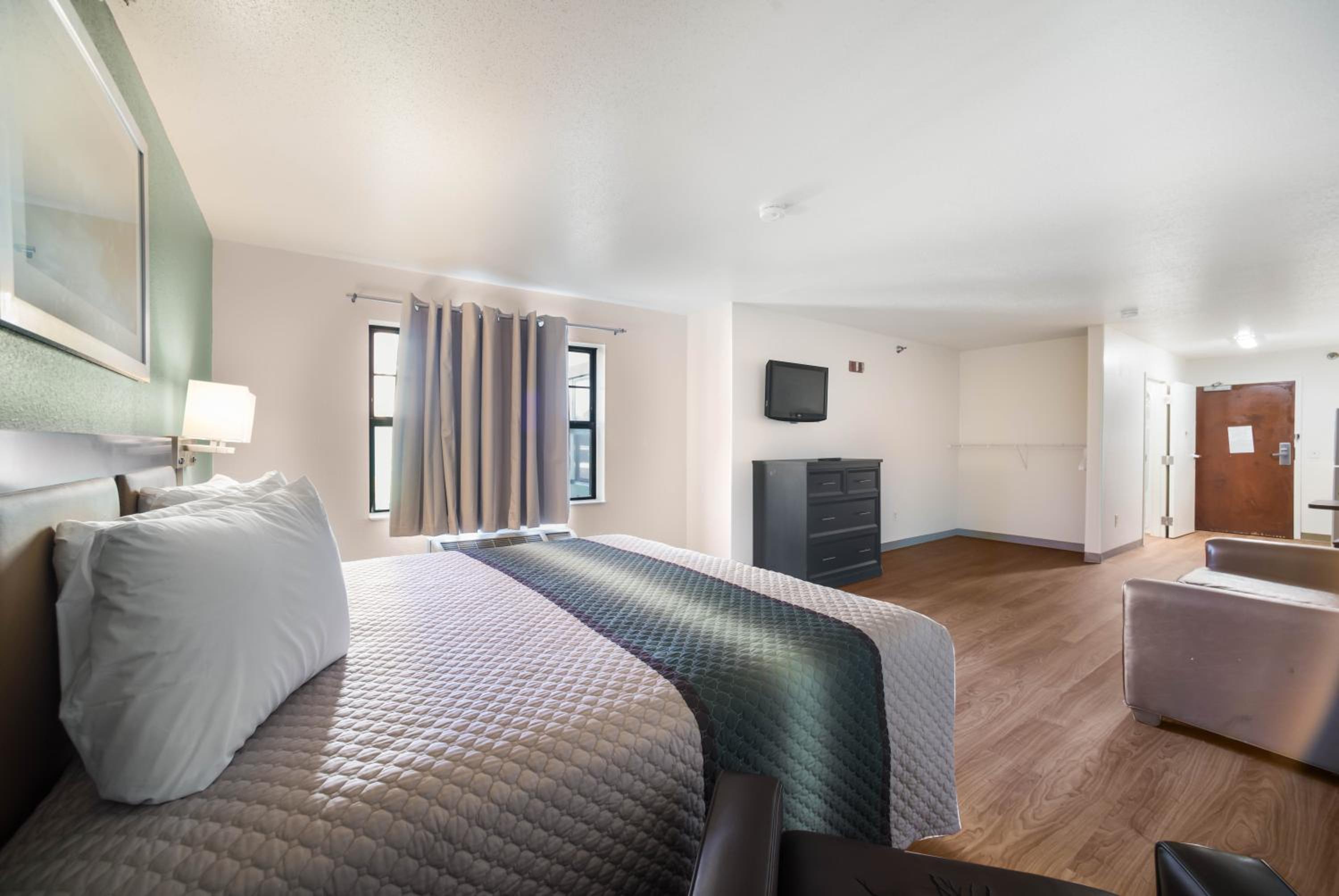  Suite King Room Non-Smoking         - Photo 2