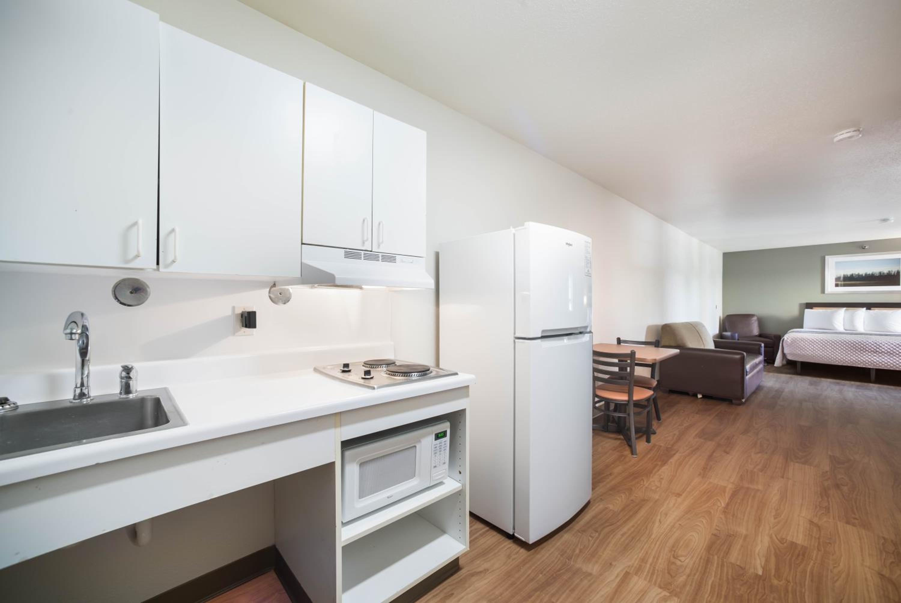  Suite King Room Non-Smoking         - Photo 3