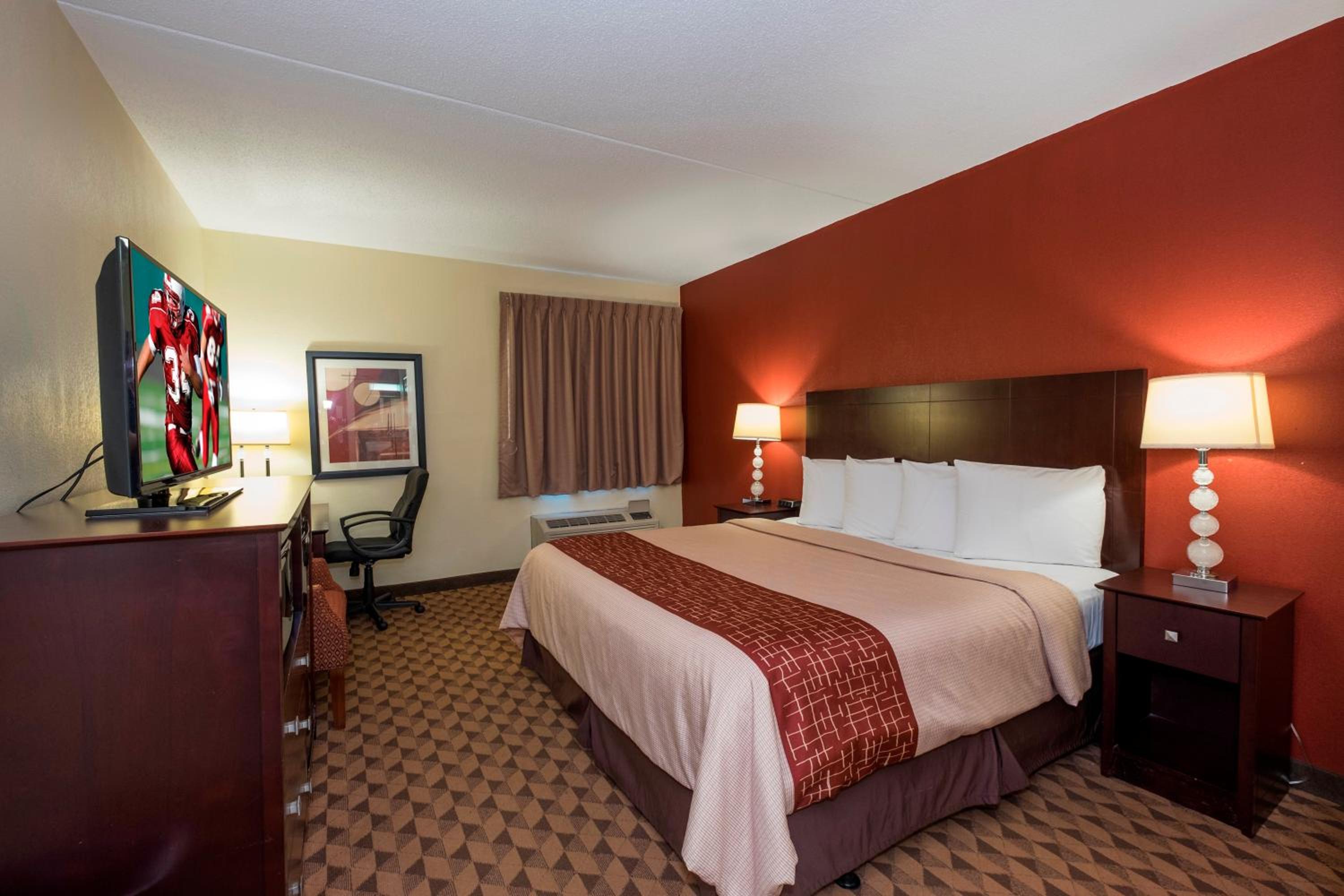 Superior King Suite - Non-Smoking - Photo 4