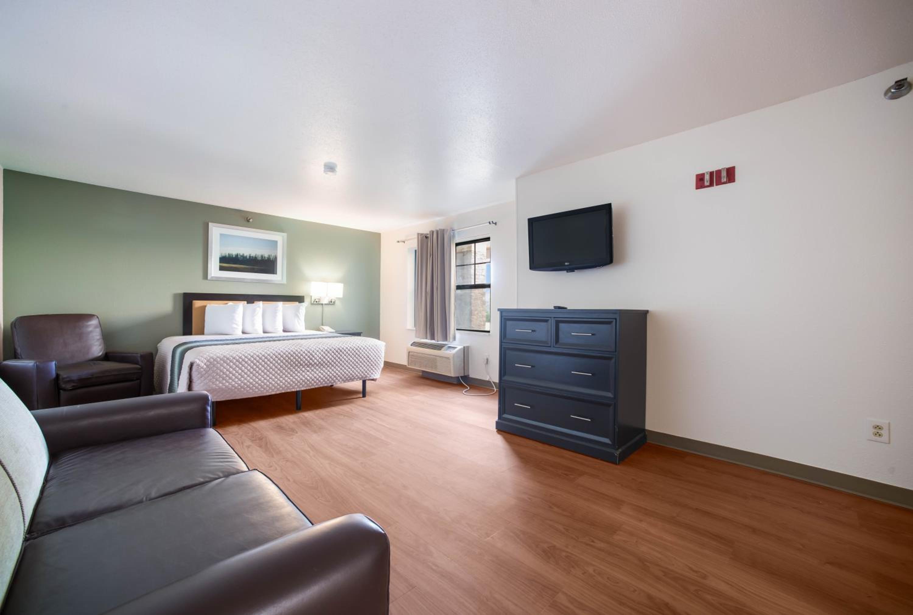  Suite King Room Non-Smoking         - Photo 5