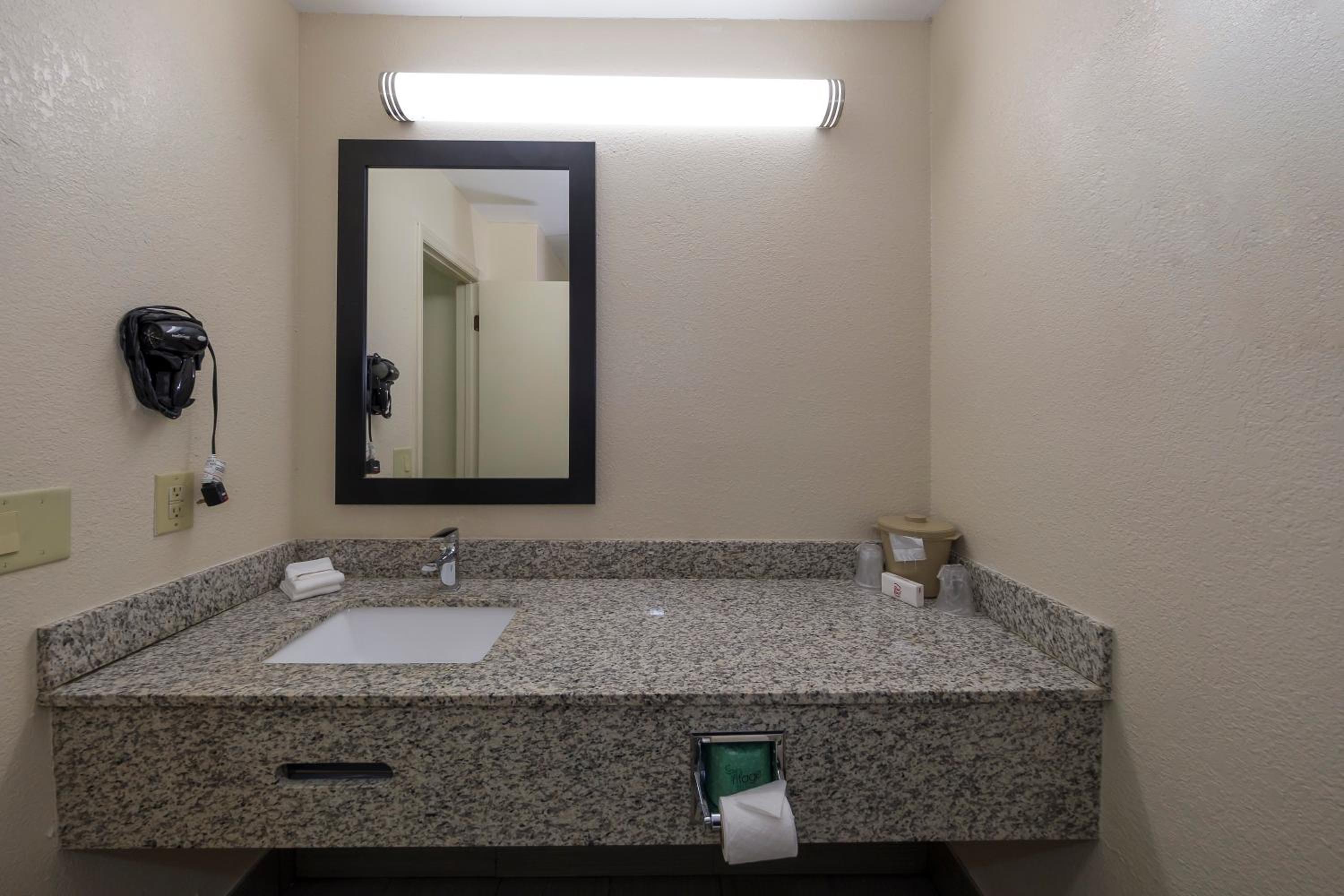 Superior King Room Smoke Free photo 2