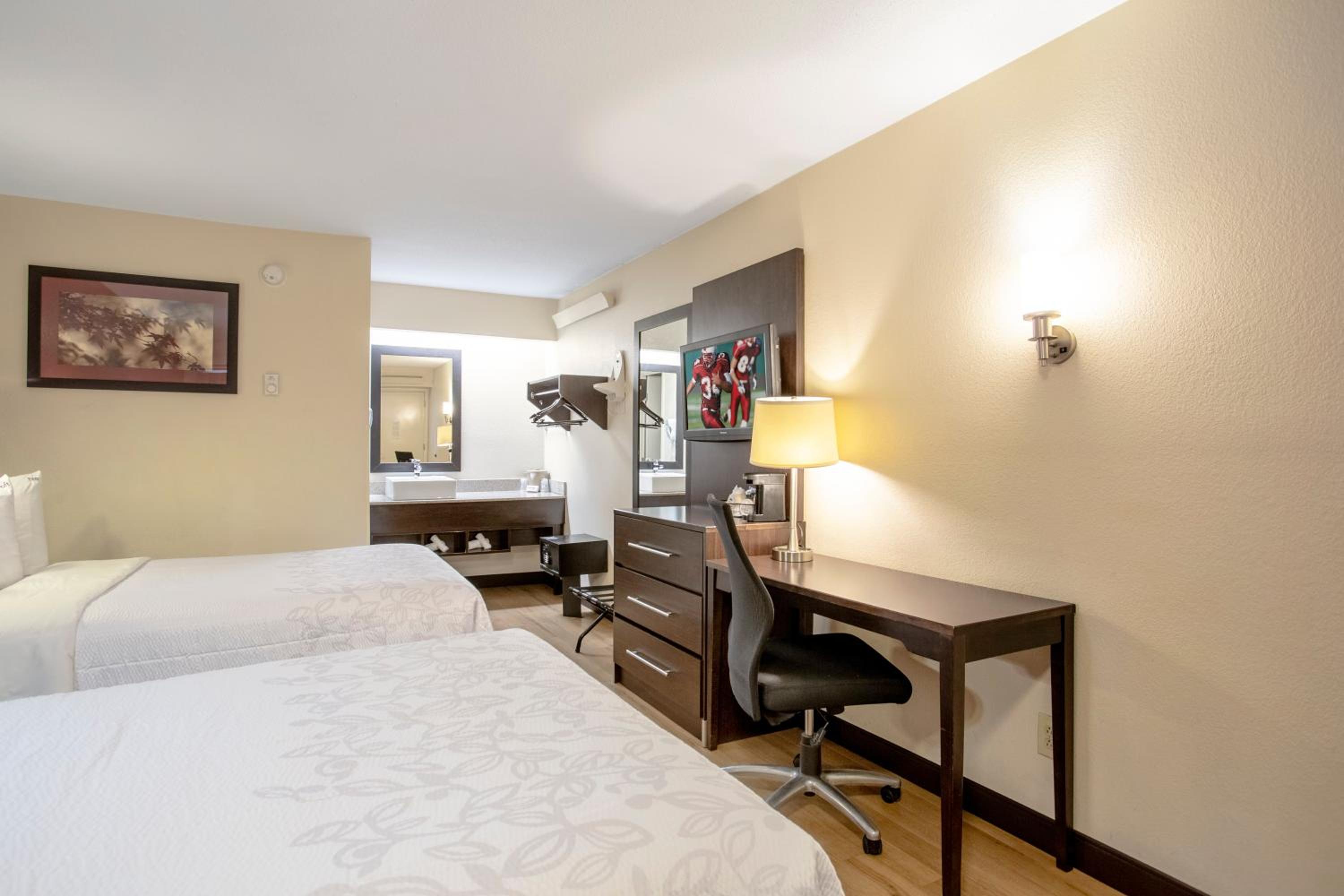 Standard Room with Two Double Beds Smoke Free - Photo 2