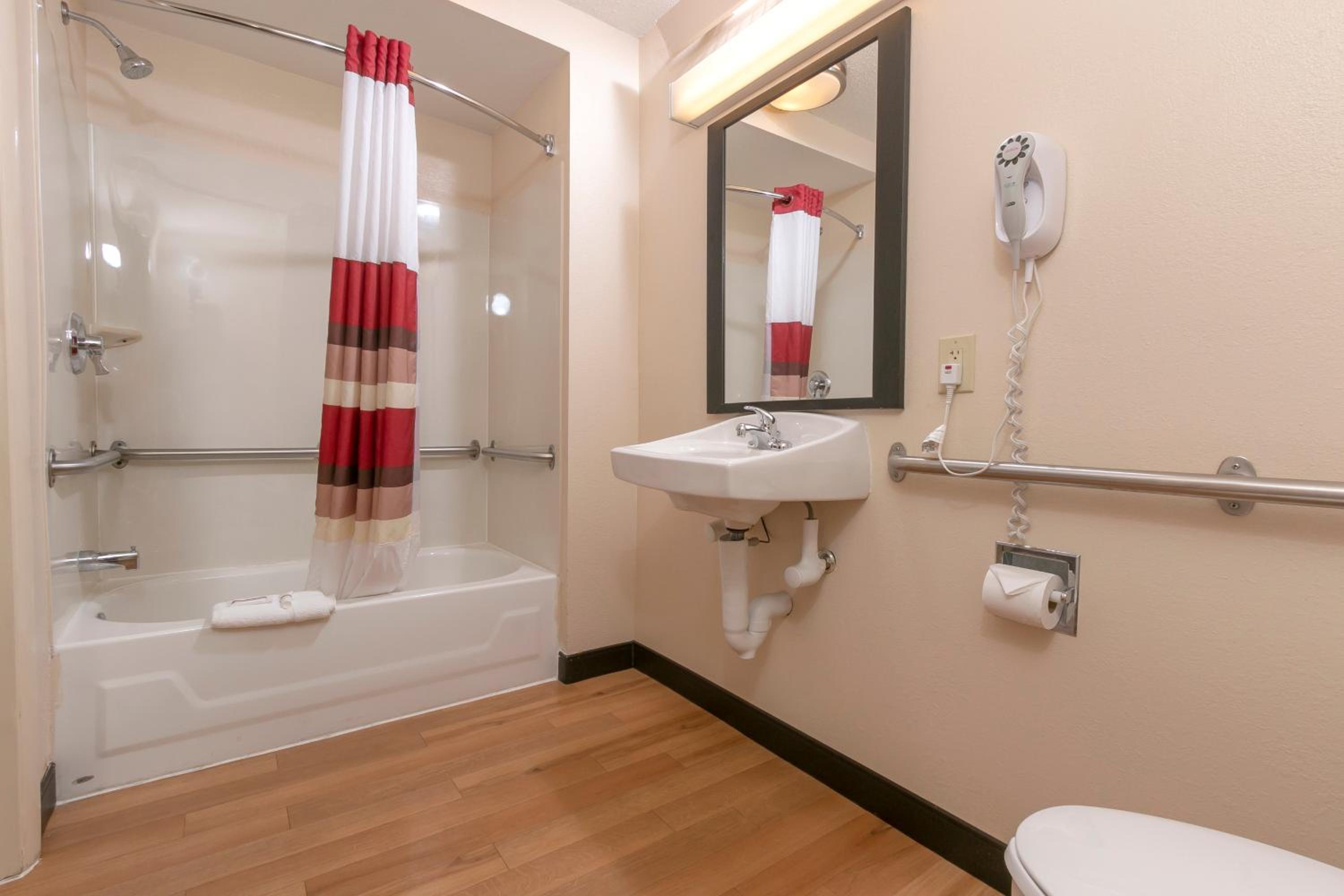 Standard King Room Disability Access Smoke Free - Photo 2