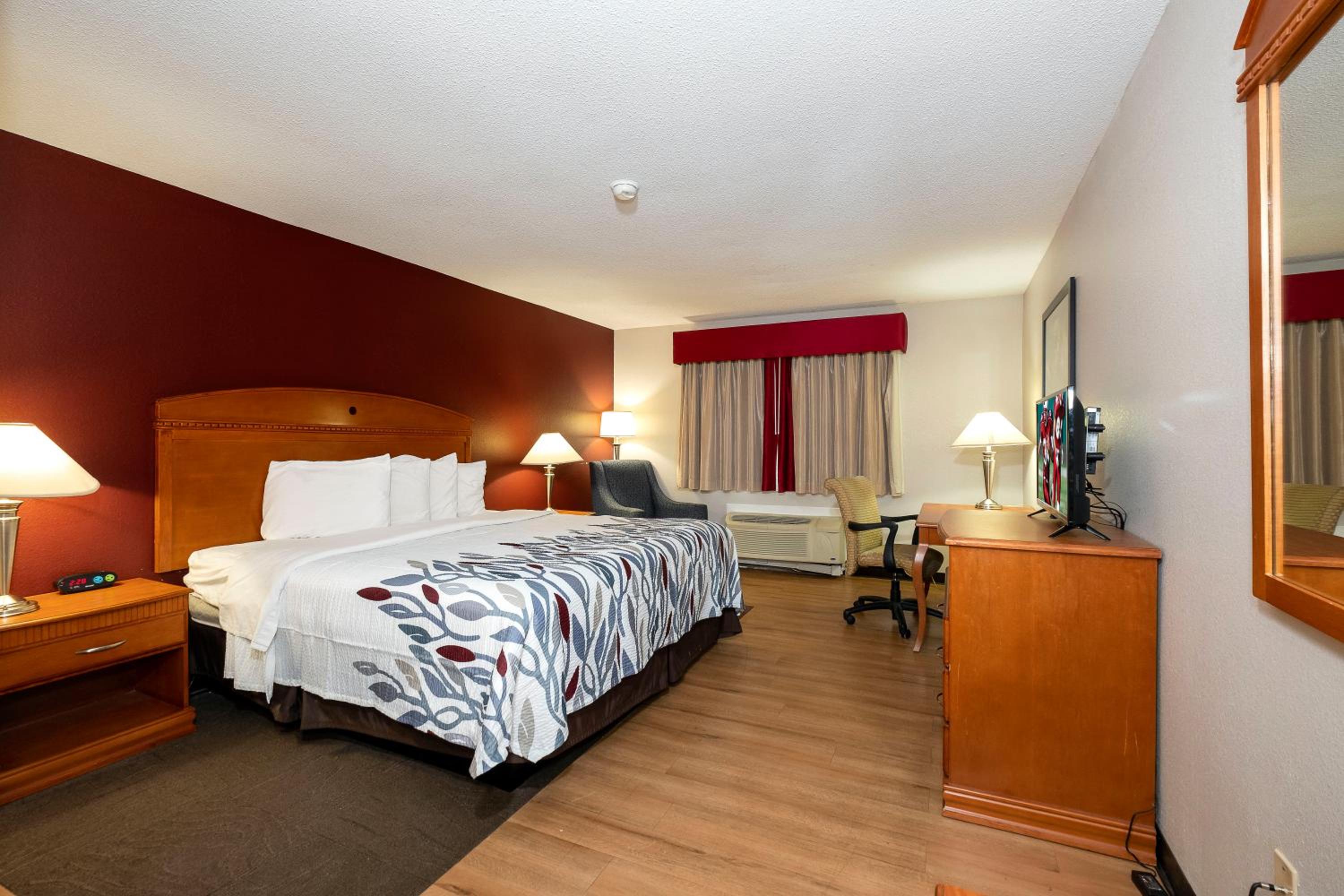 Deluxe King Room - Non-Smoking photo 3