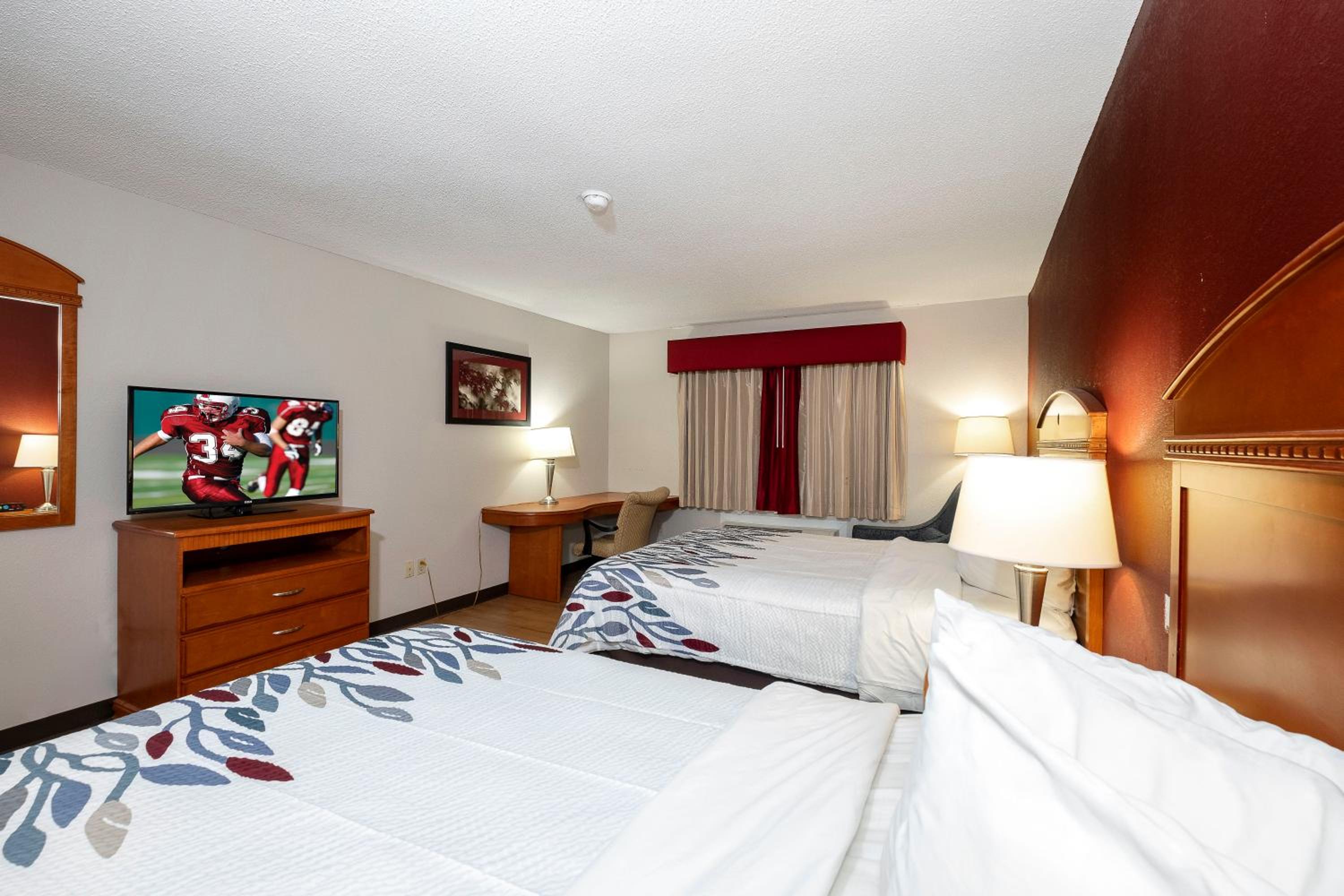 King Room With Two King Beds - Non-Smoking photo 1