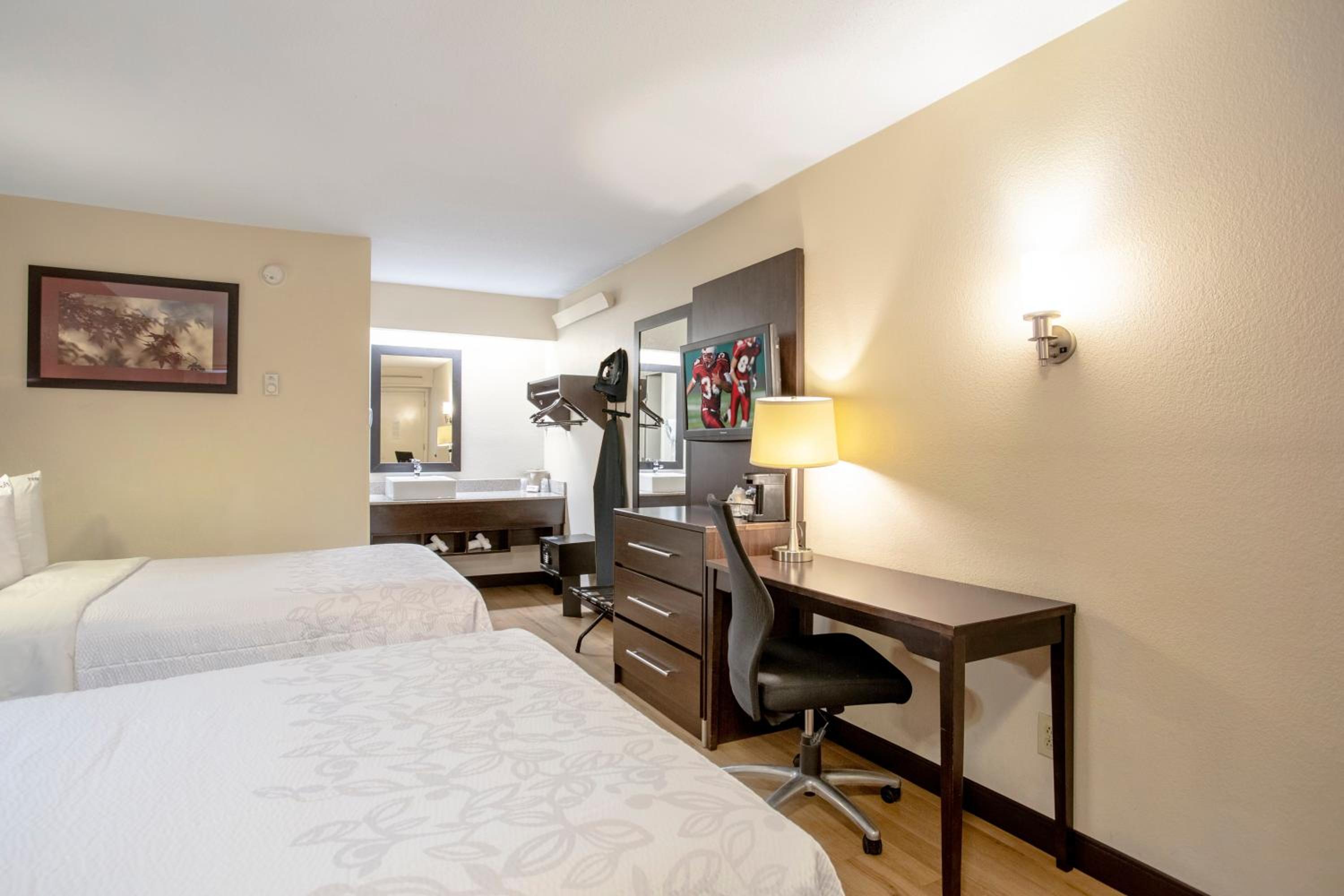 Standard Room with Two Double Beds Smoke Free - Photo 4