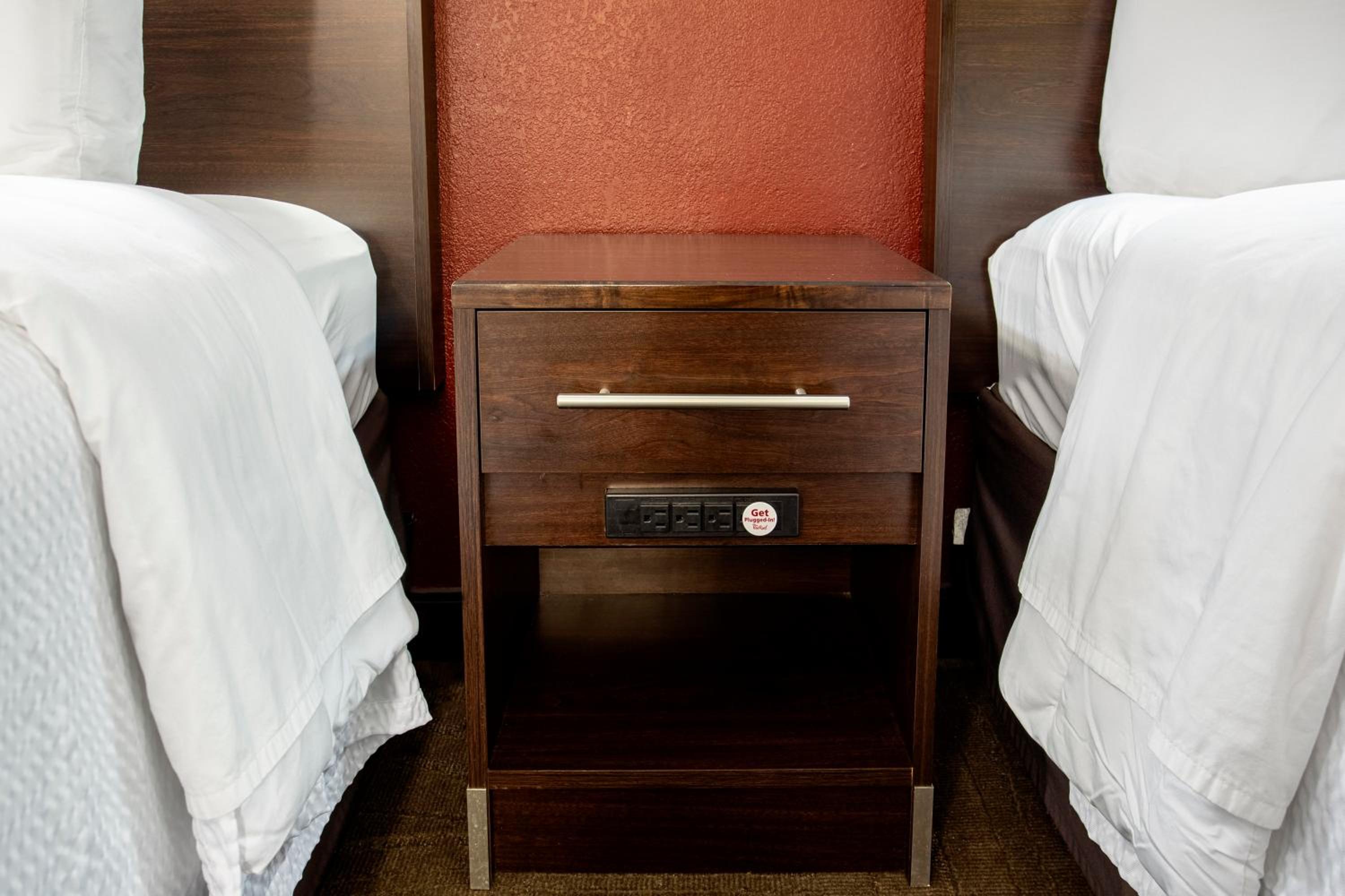 Standard Room with Two Double Beds Smoke Free - Photo 3