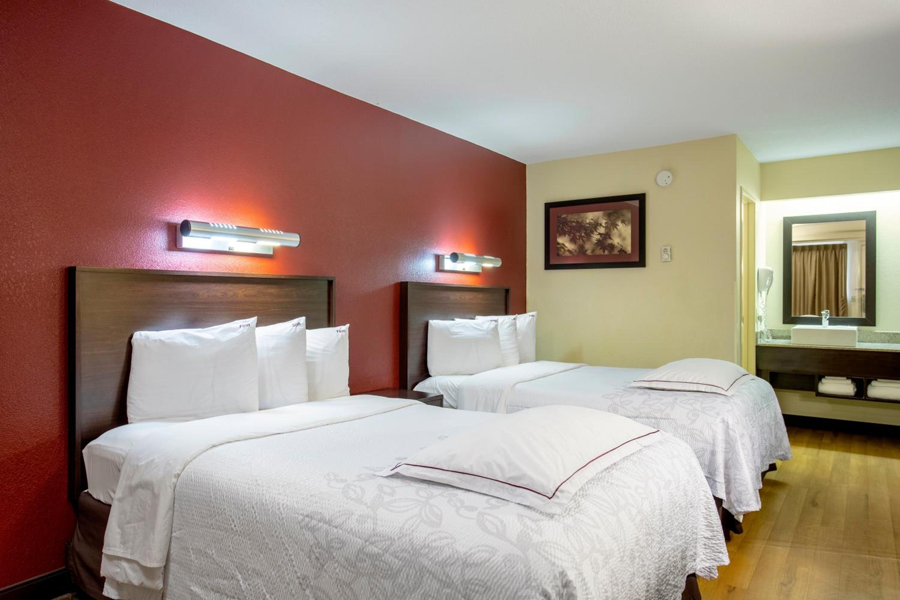  Premium Room with Two Double Beds Smoke Free (Upgraded Bedding & Snack) - Photo 1