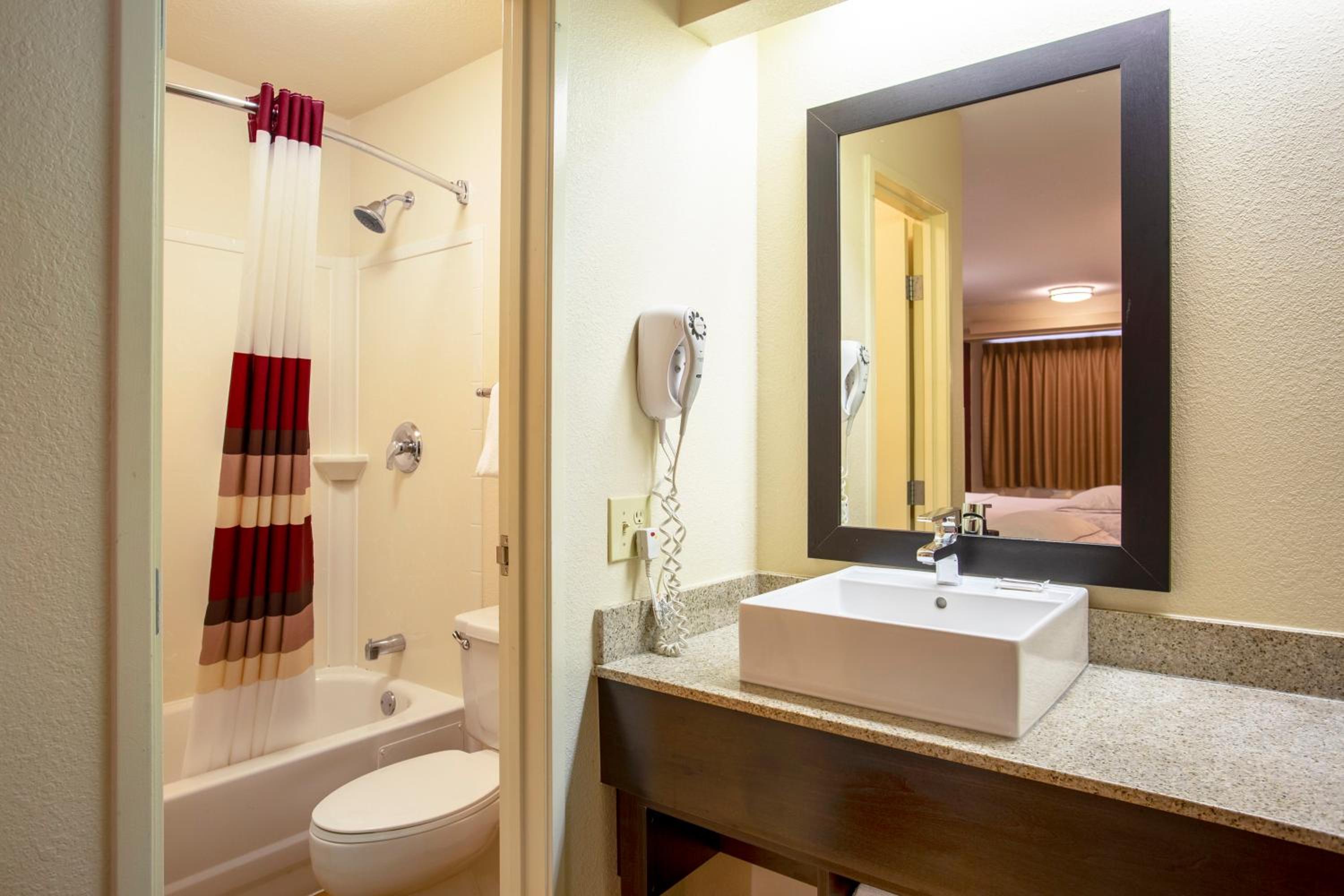  Premium Room with Two Double Beds Smoke Free (Upgraded Bedding & Snack) - Photo 2