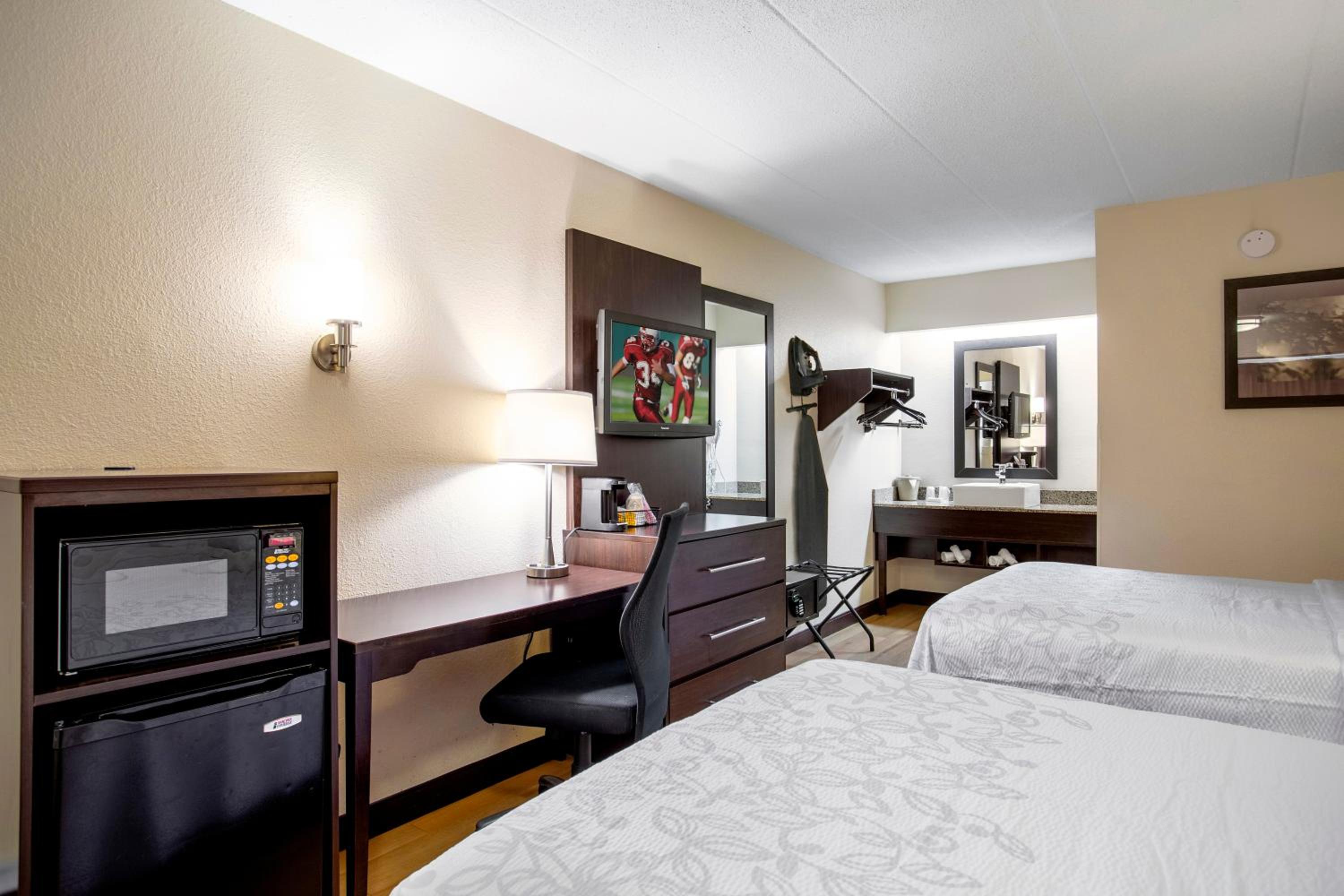 Deluxe Room with Two Double Beds Smoke Free - Photo 7