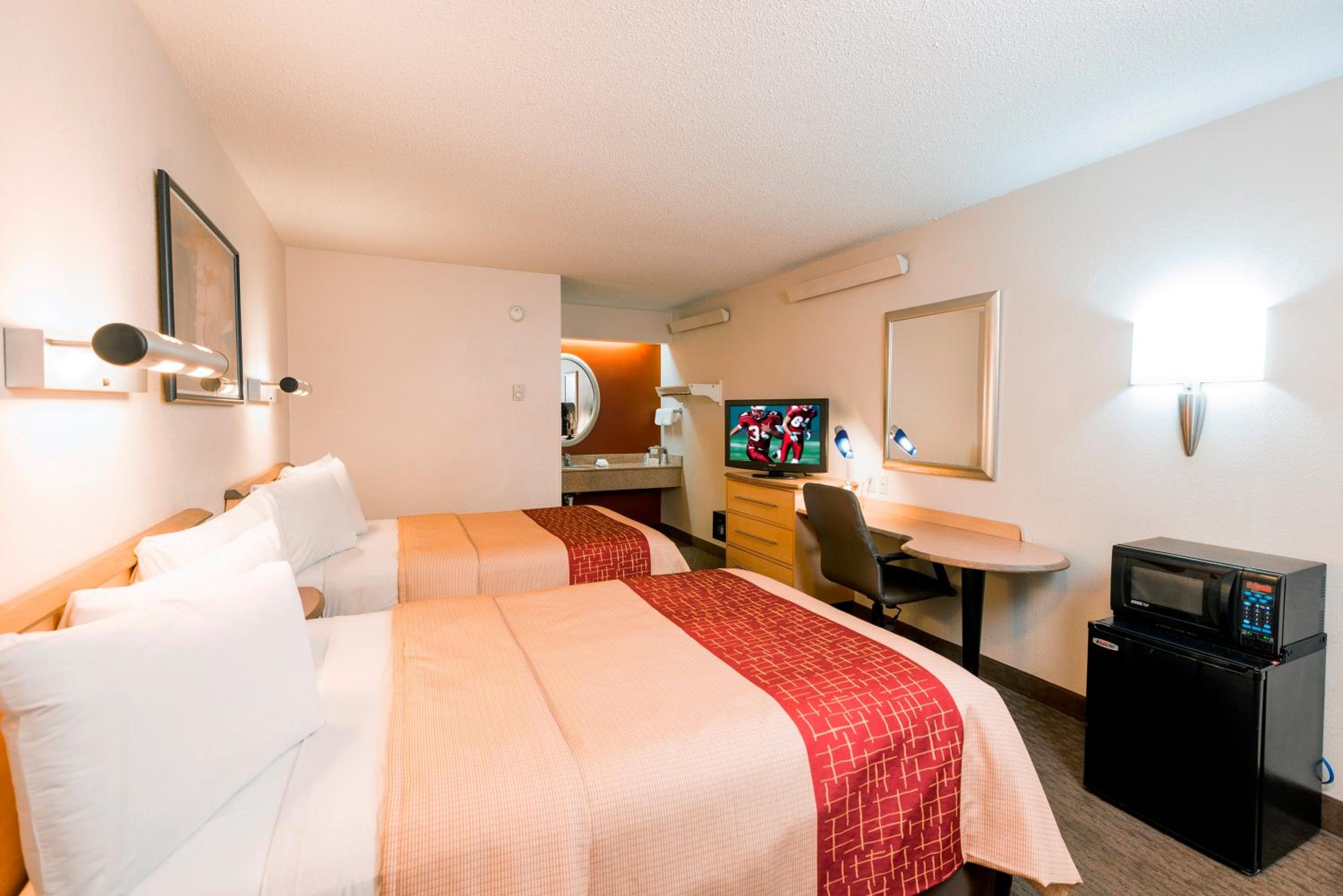 Deluxe Room with Two Double Beds Smoke Free - Photo 1