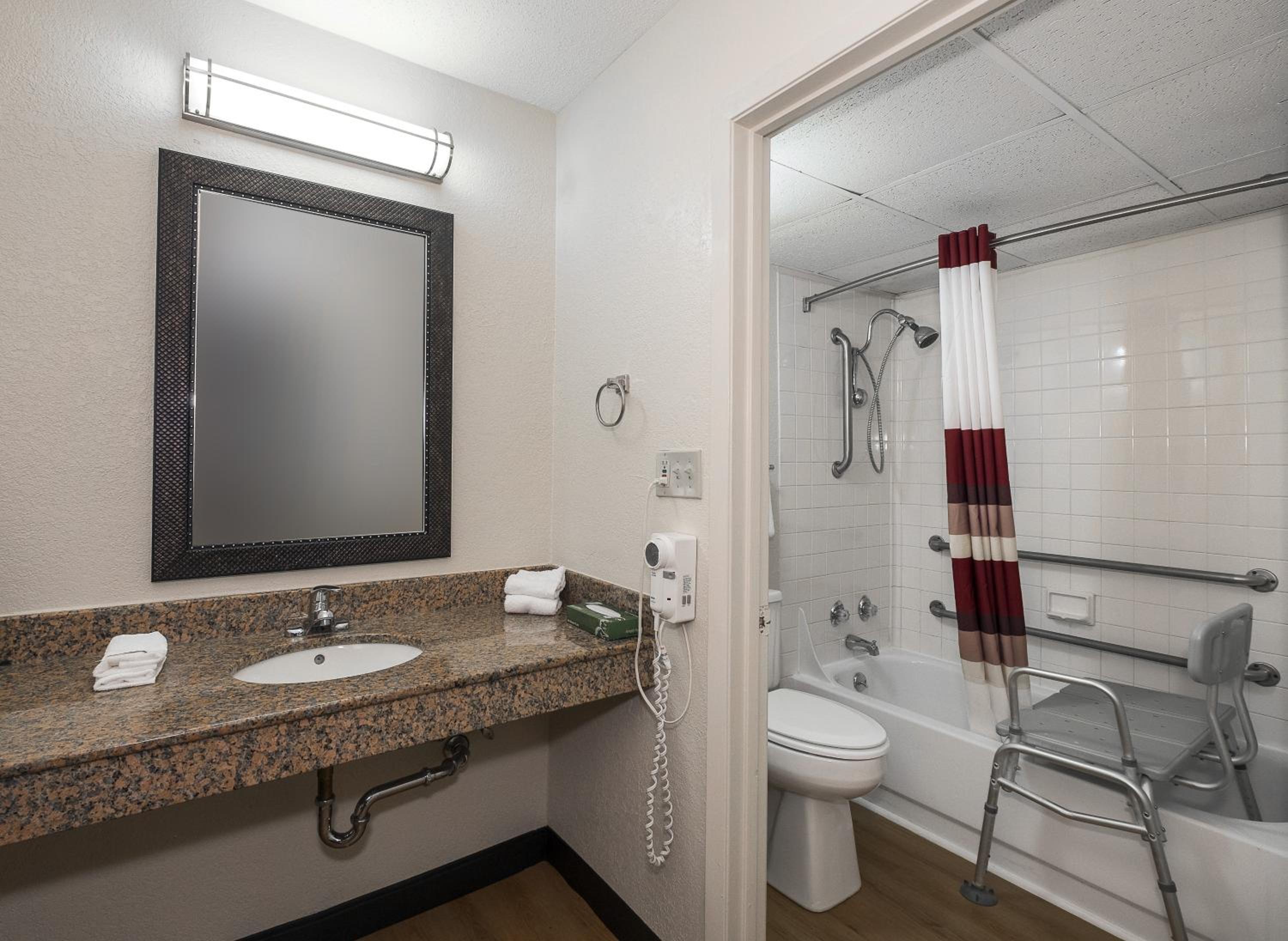 Deluxe Room with Two Queen Beds Disability Access Non-Smoking - Photo 5