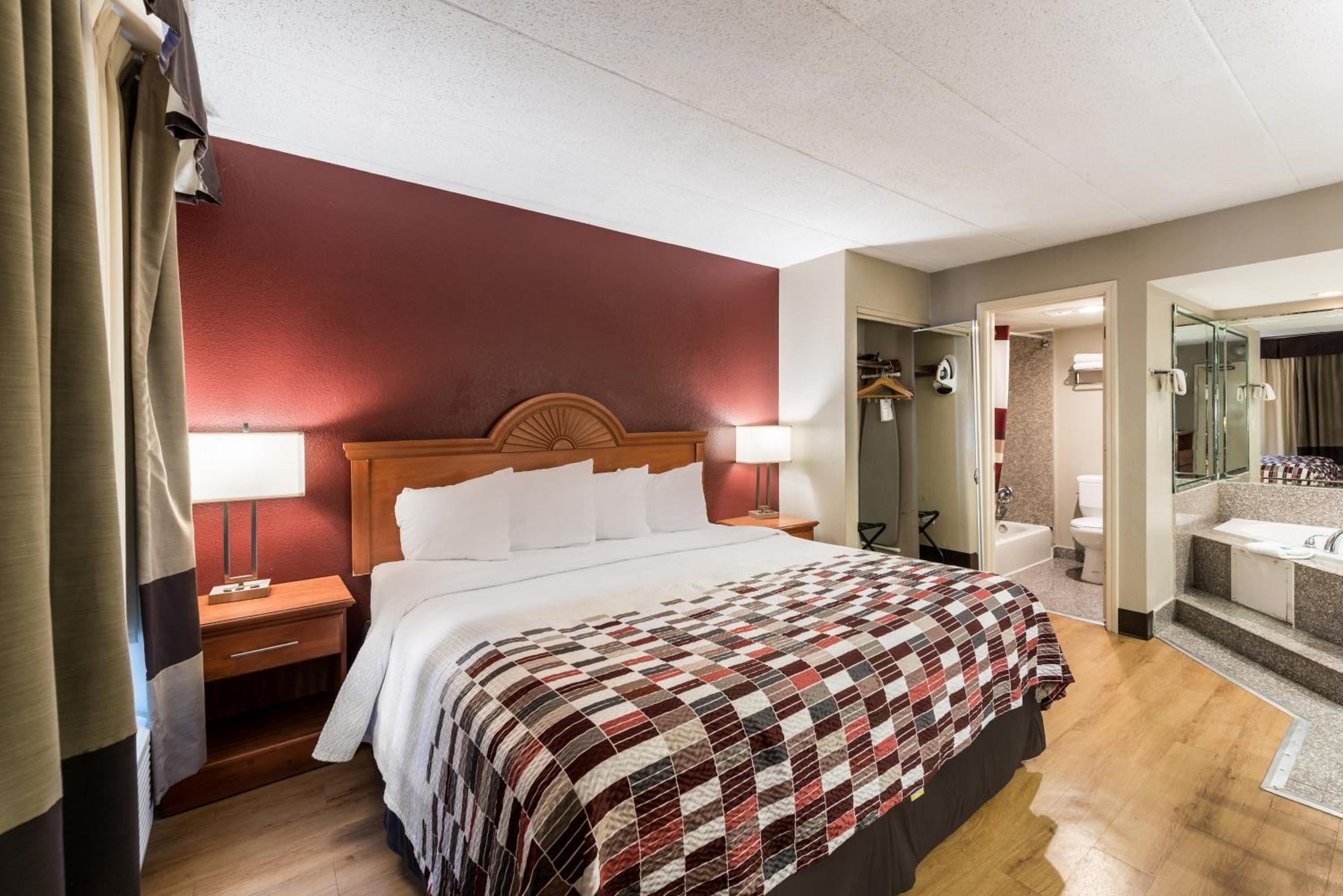 Superior King Room with Spa Non-Smoking - Photo 1