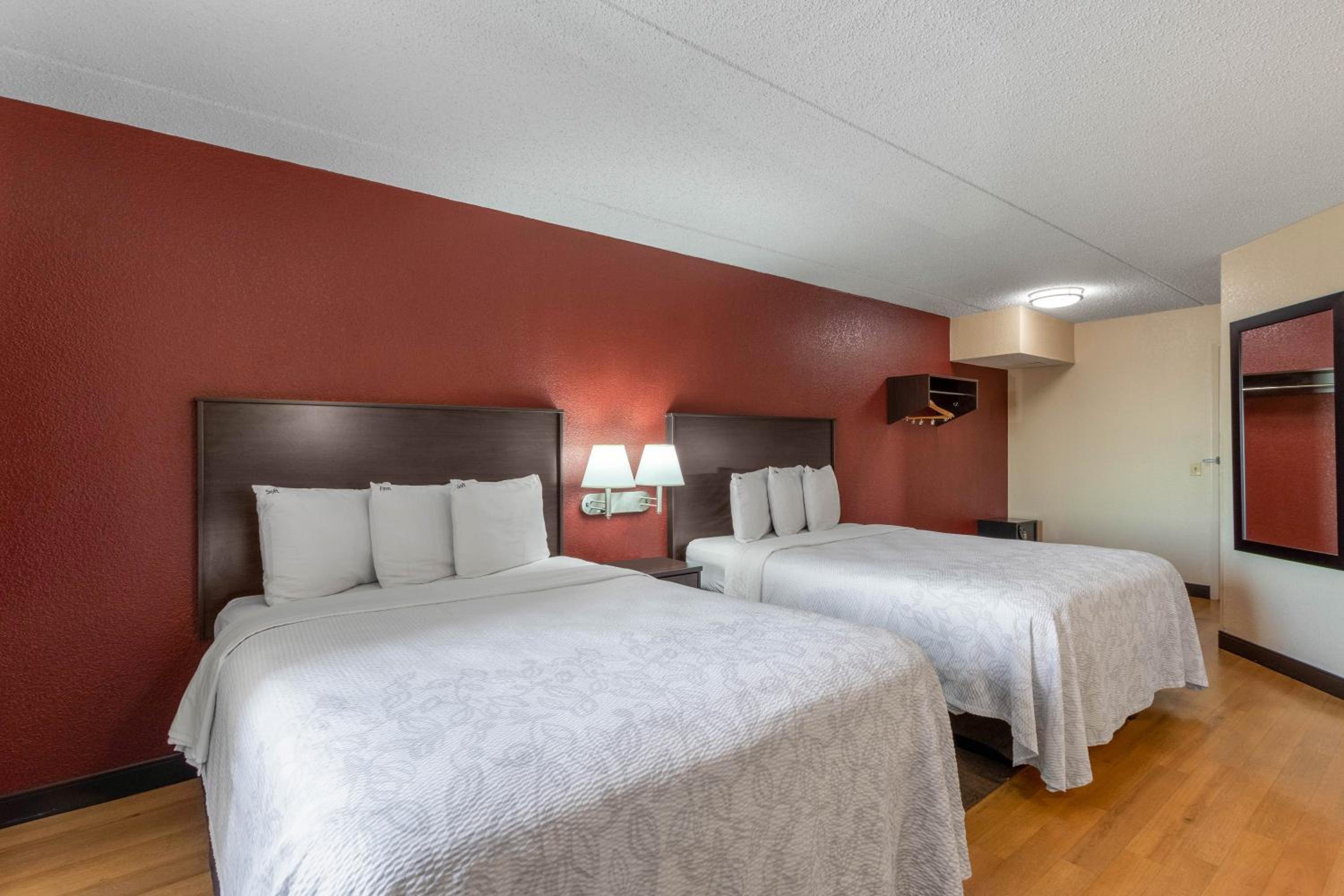 Deluxe Room with Two Queen Beds Smoke Free - Photo 6