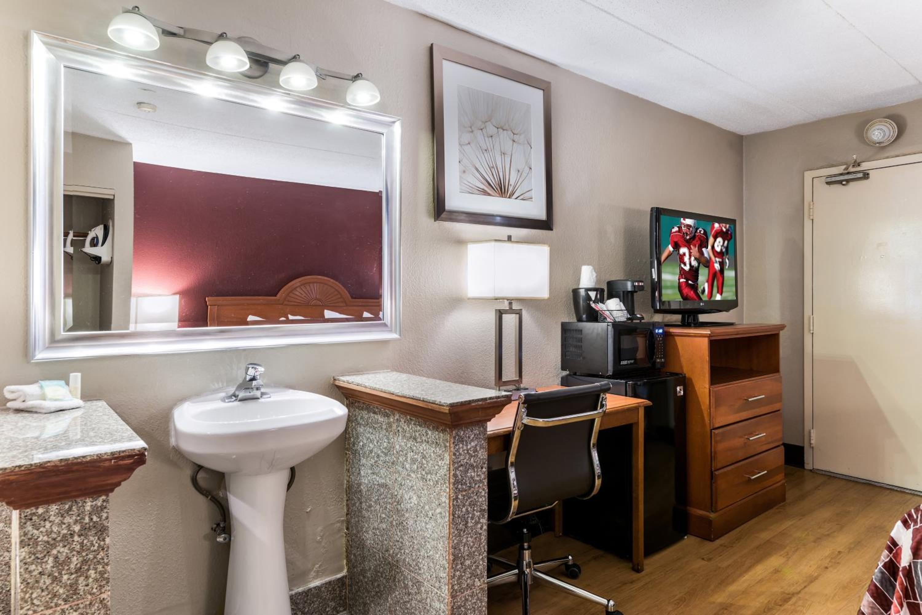 Superior King Room with Spa Non-Smoking - Photo 3