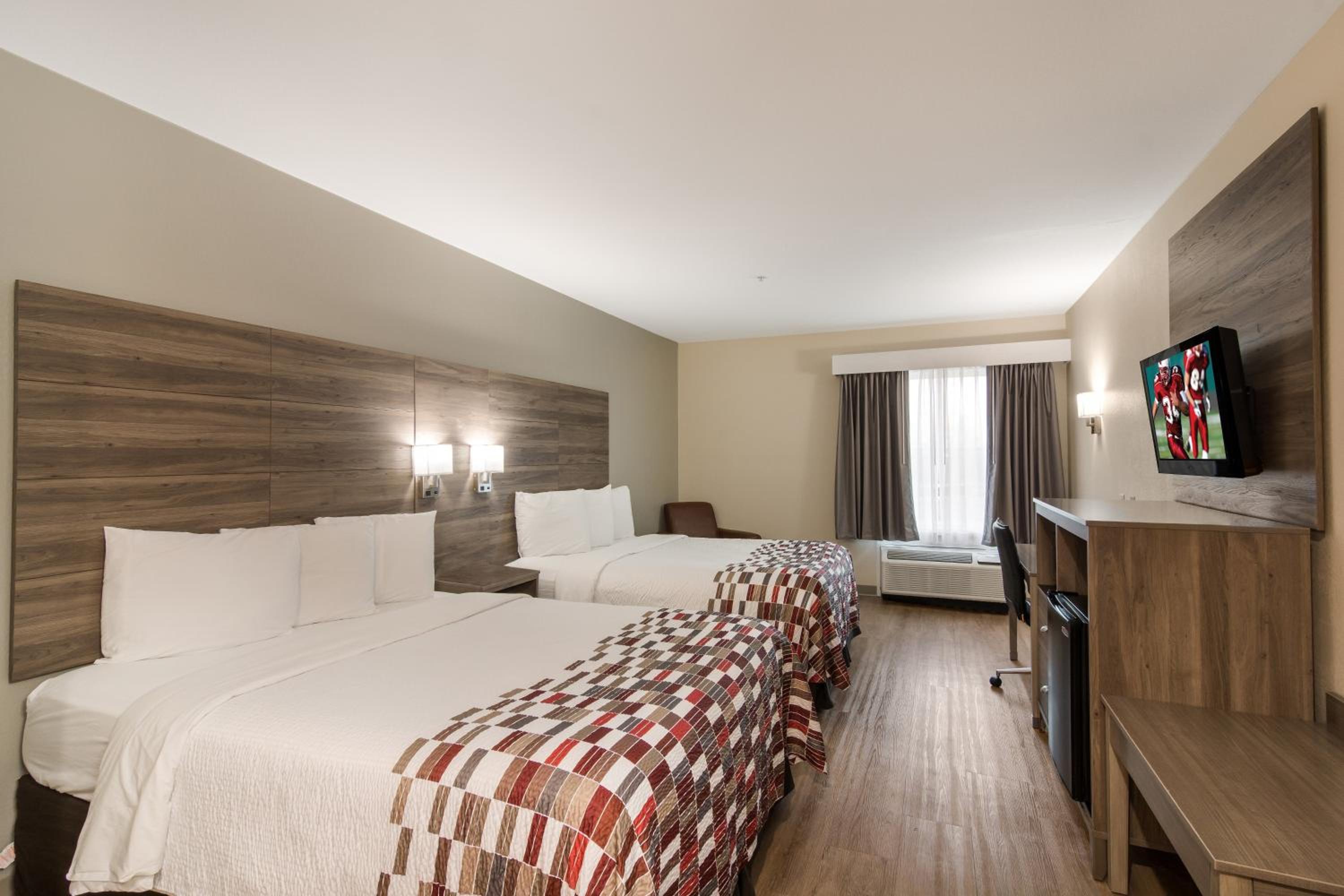Deluxe Queen Room with Two Queen Beds - Non-Smoking - Photo 1