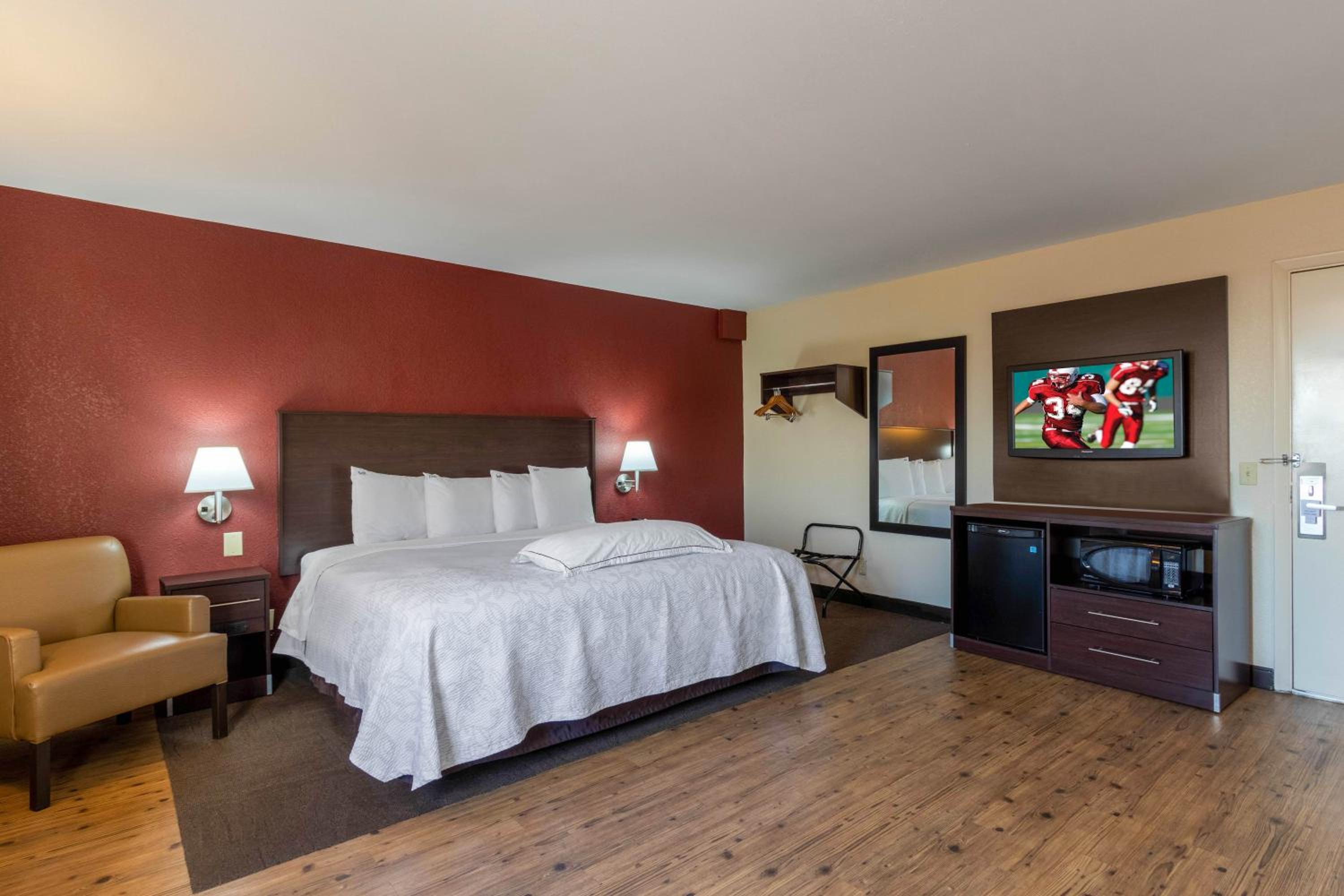 Premium King Room Disability Access Smoke Free (Upgraded Bedding & Snack) - Photo 7