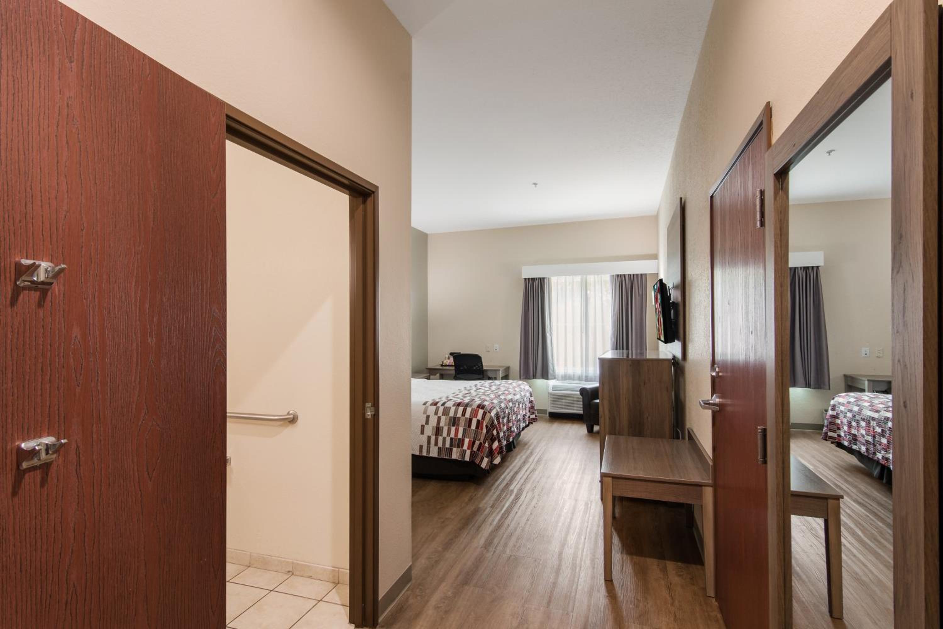 Superior King Room - Disability Access/Non-Smoking  - Photo 6