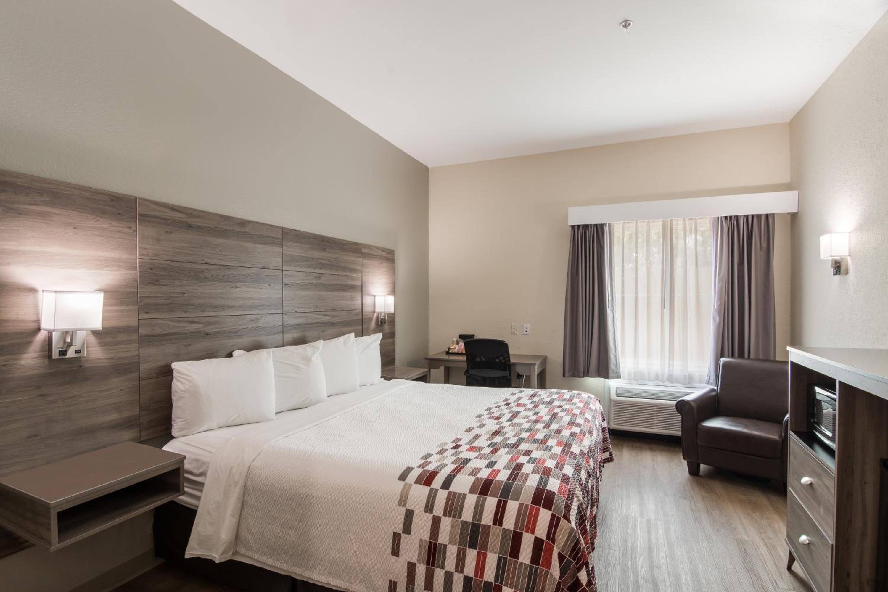 Superior King Room - Non-Smoking - Photo 5