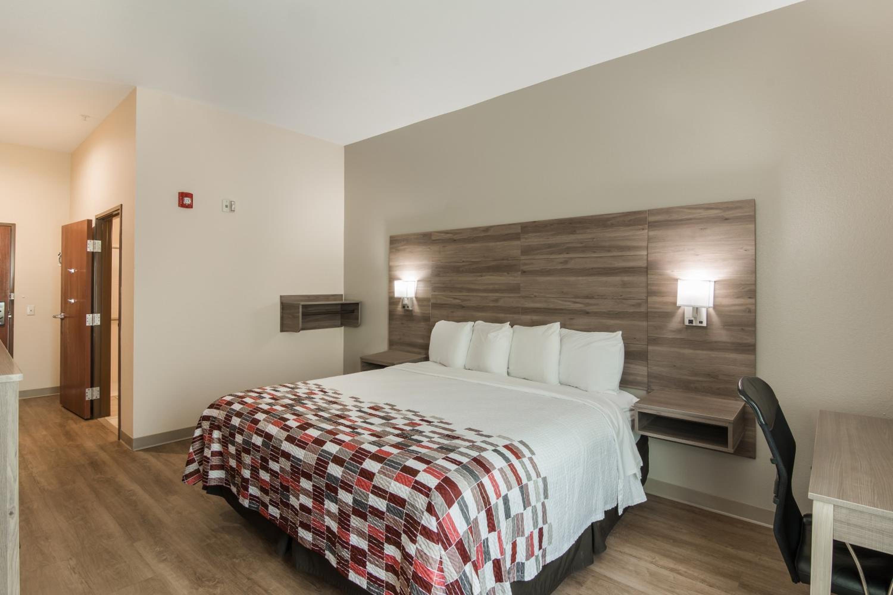 Superior King Room - Non-Smoking - Photo 6