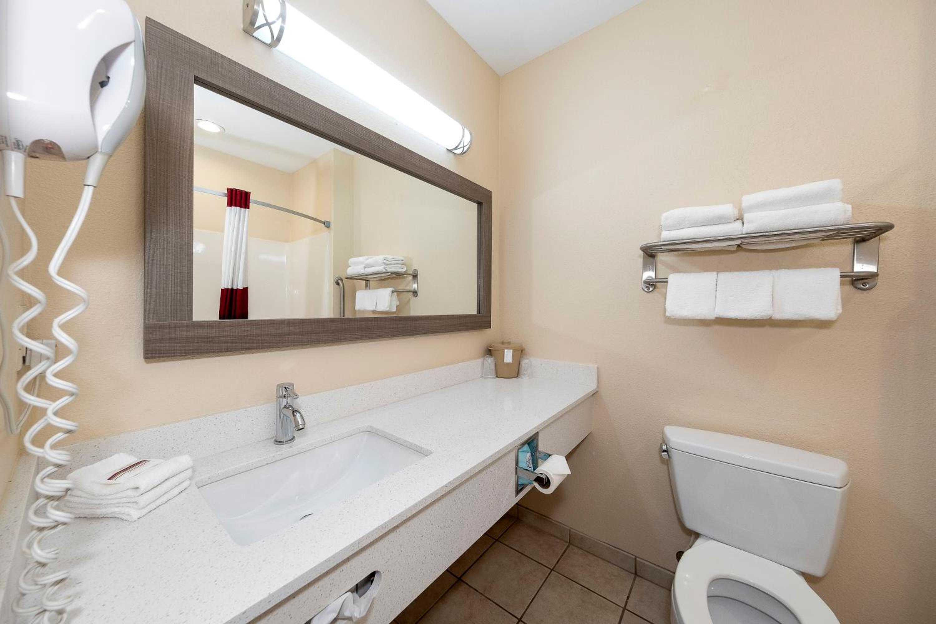 Deluxe King Room with Kitchen - Non-Smoking - Photo 8