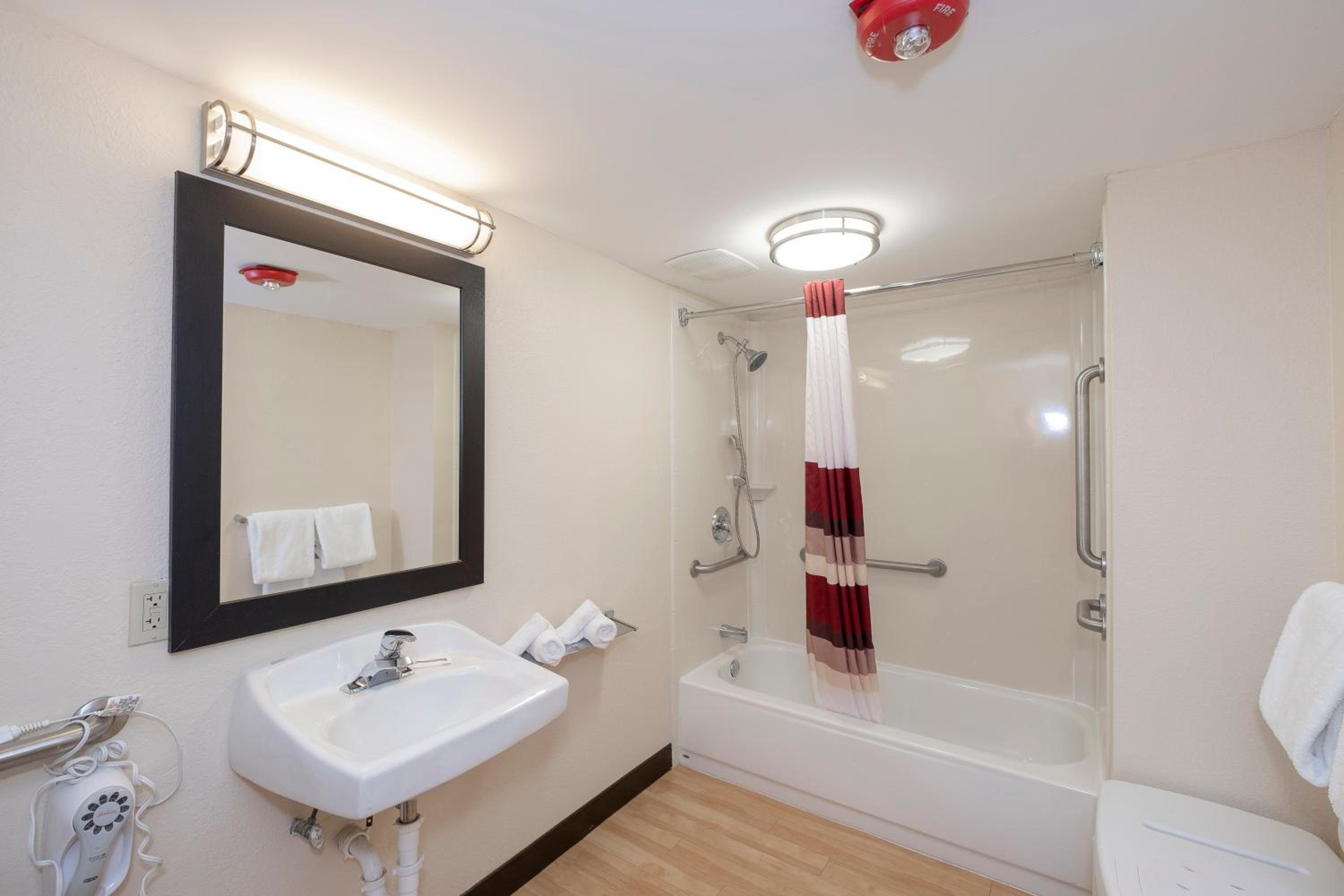 Standard Room with Two Double Beds Poolside Disability Access Smoke Free photo 3