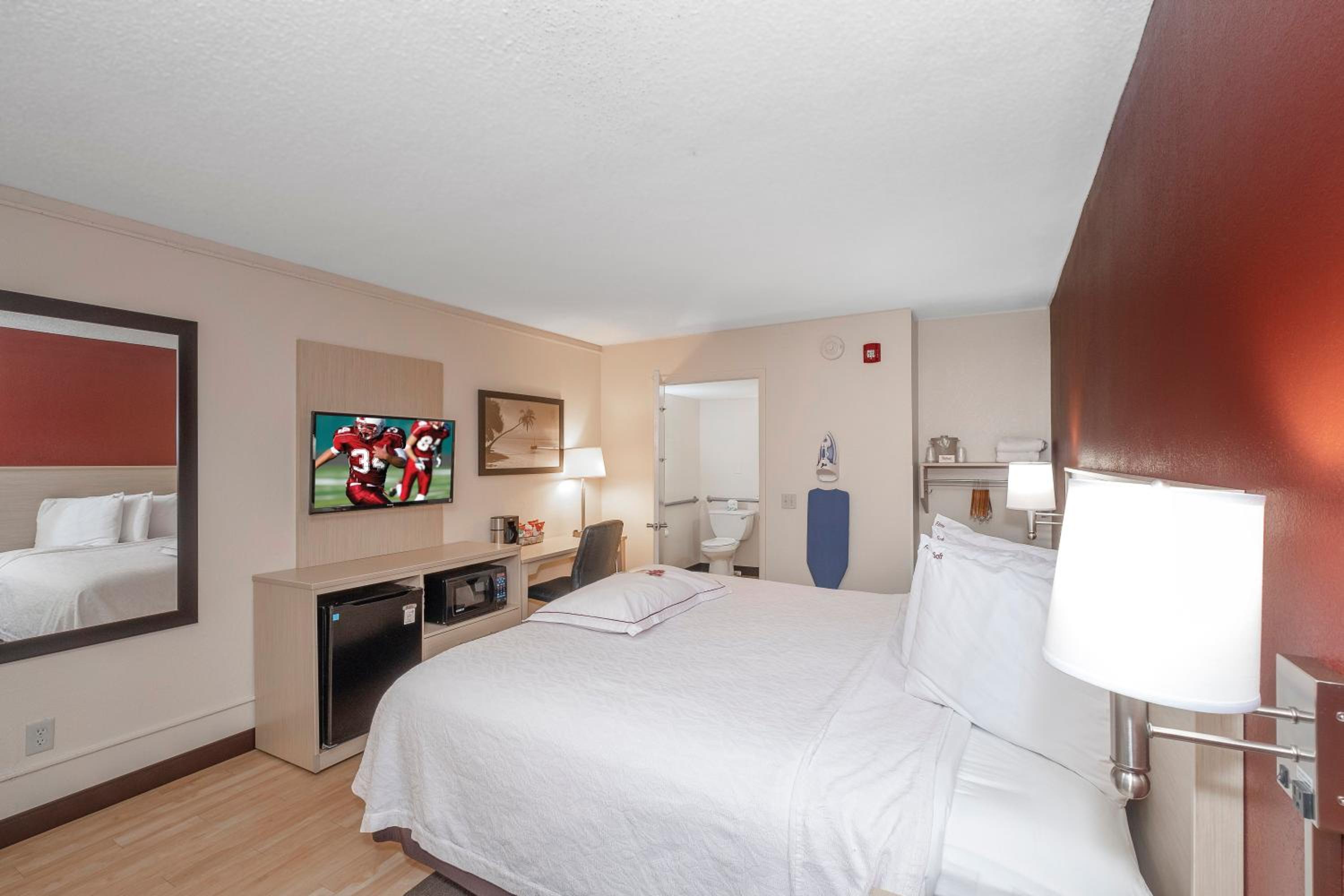 Premium King Room Disability Access Smoke Free (Upgraded Bedding & Snack)