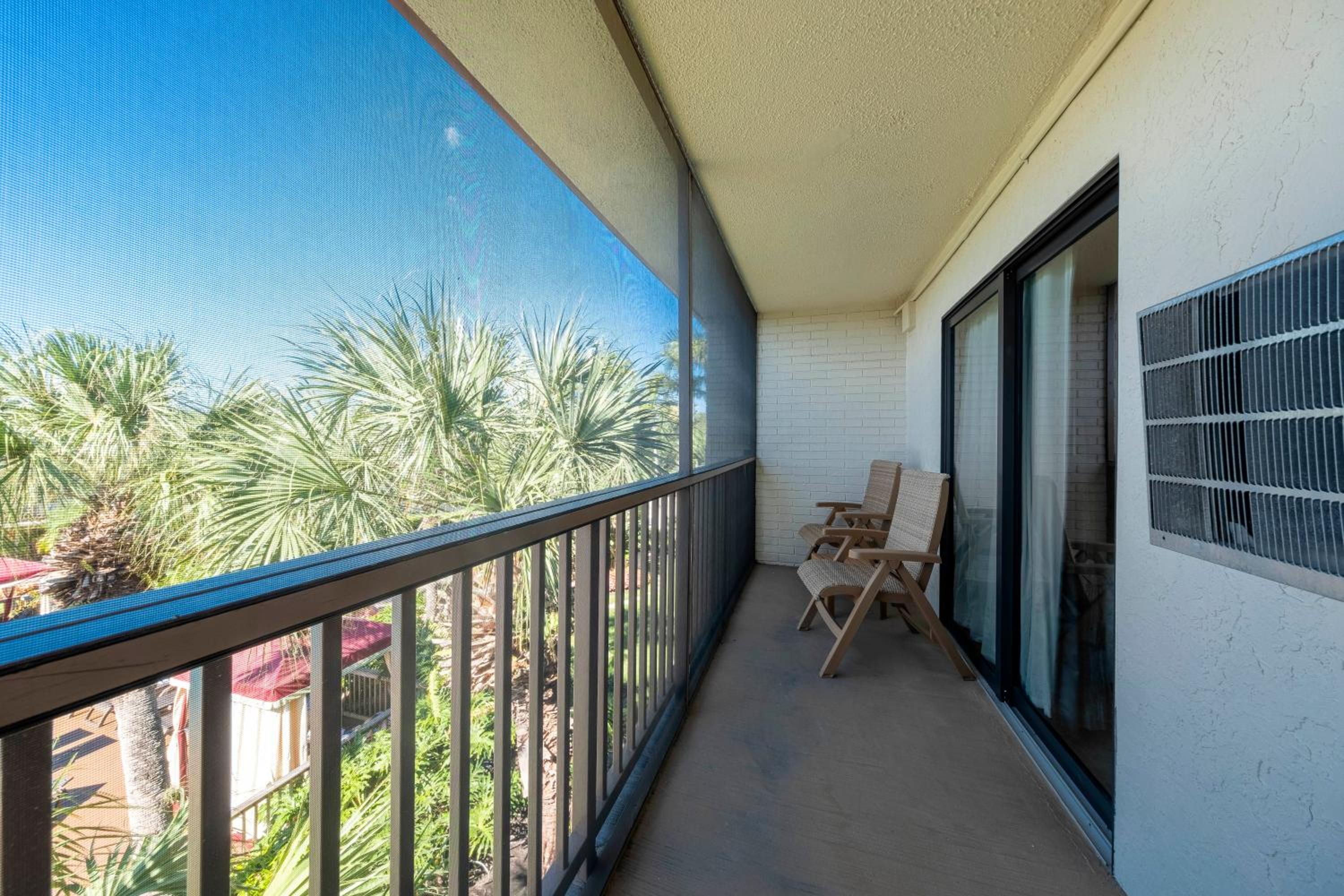 Standard Room with Two Double Beds Poolside Smoke Free photo 2