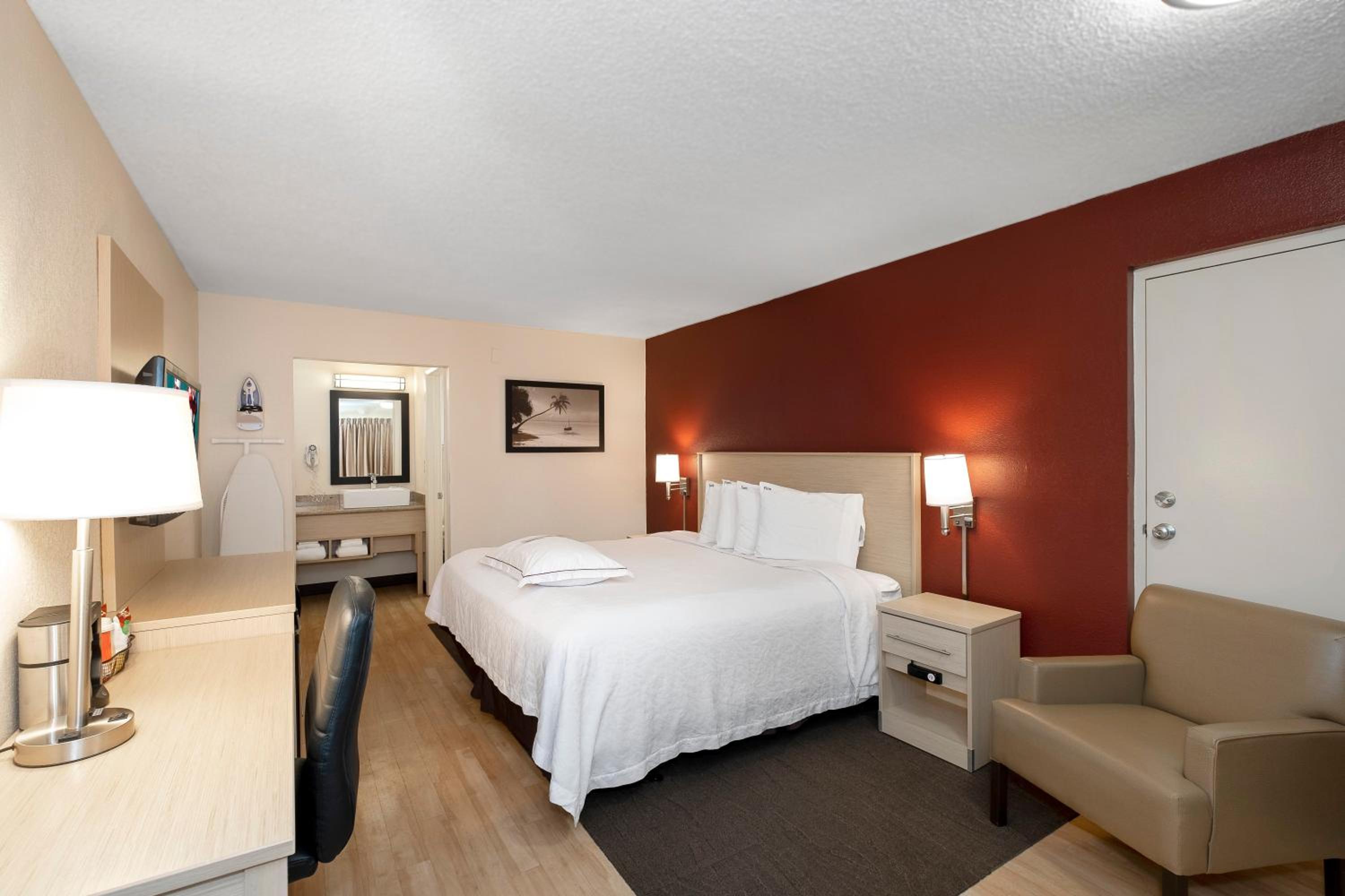 Premium King Room Smoke Free (Upgraded Bedding & Snack) at Red Roof Inn PLUS+ & Suites Naples Downtown-5th Ave S in Naples