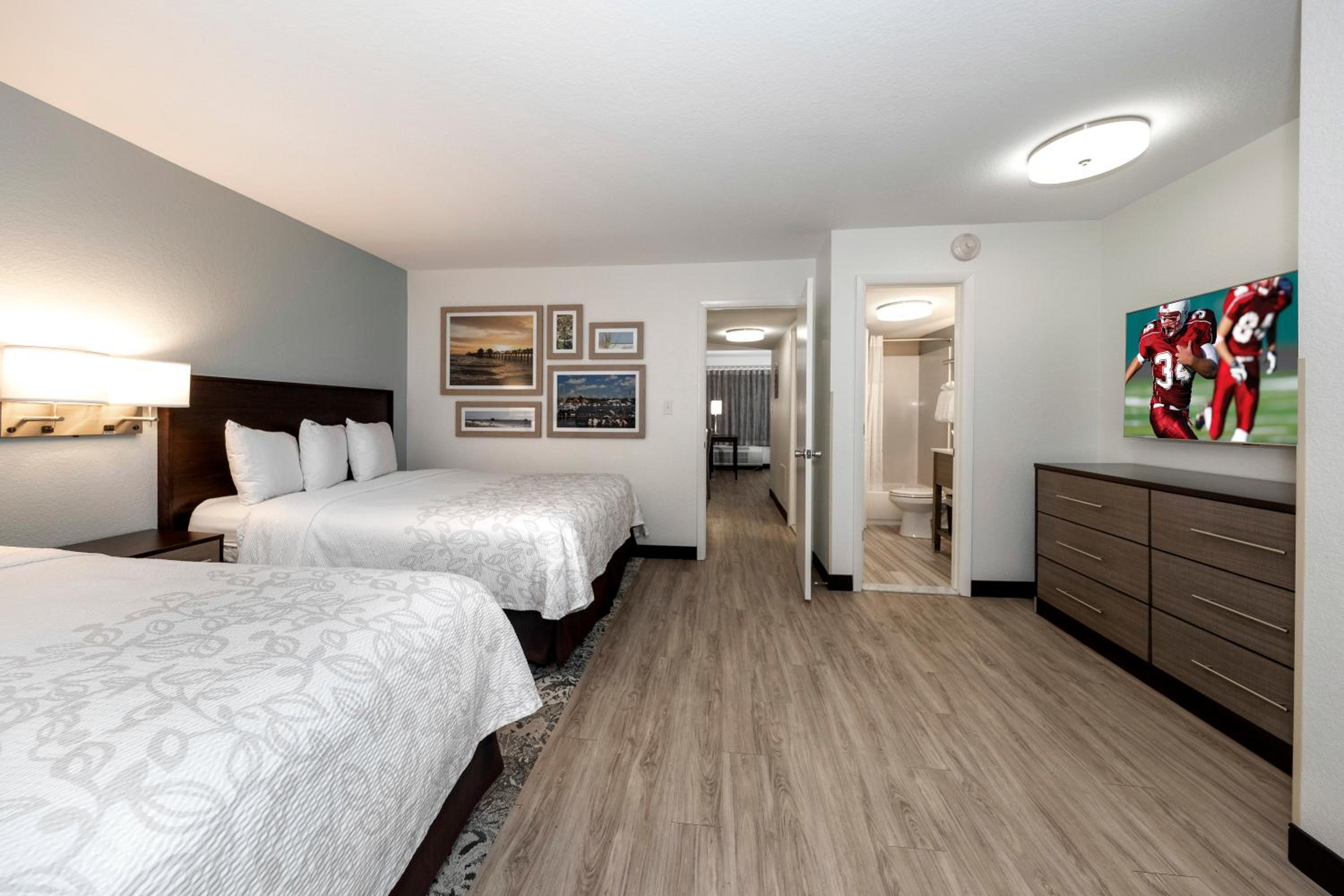 Suite with Two Queen Beds with Kitchen Poolside Smoke Free