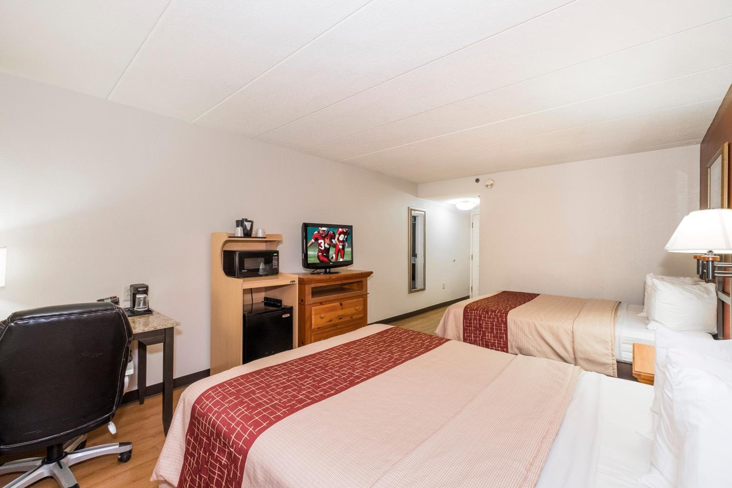 Deluxe Room with Two Queen Beds Non-Smoking photo 2