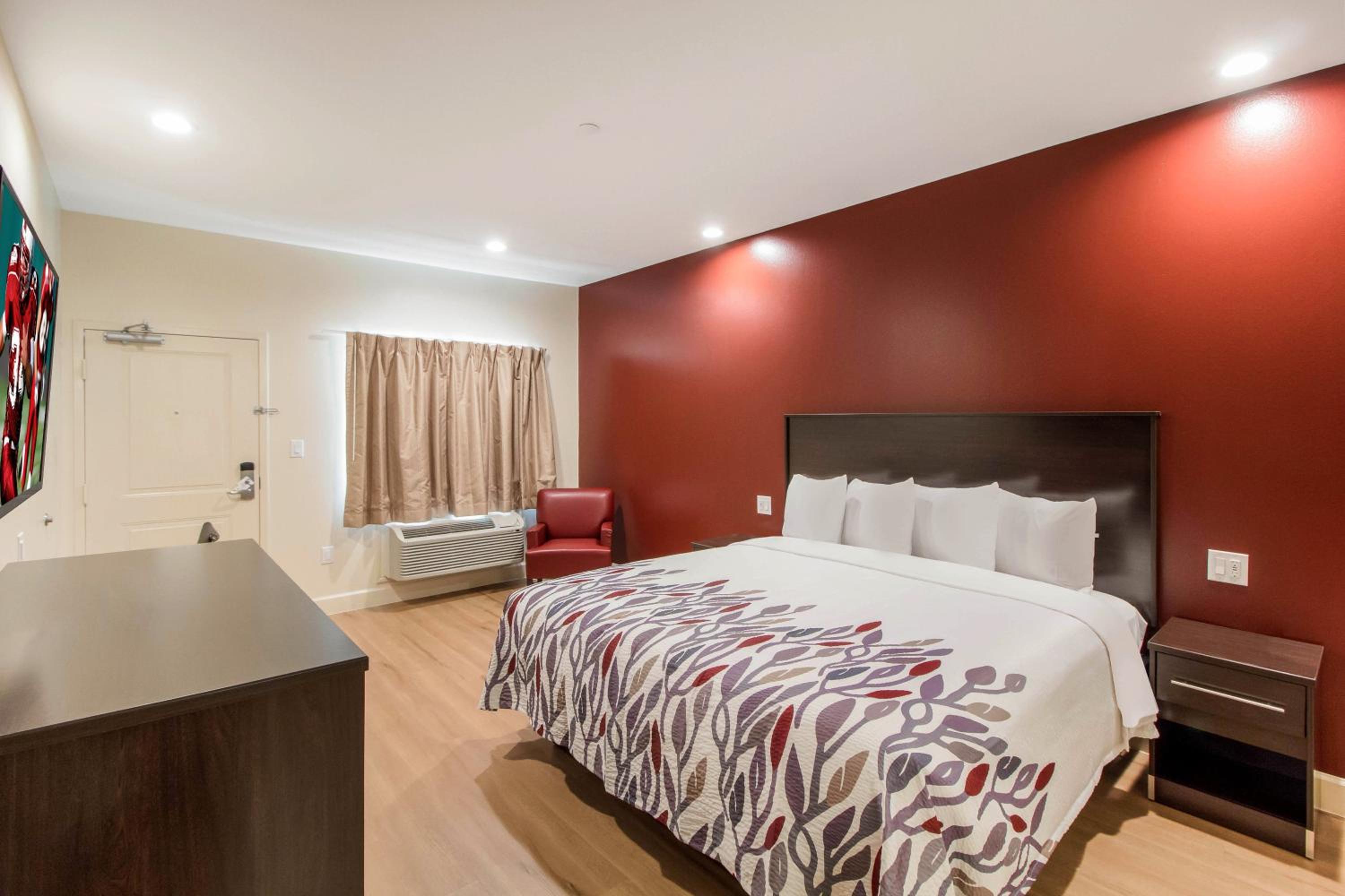 Deluxe King Room Smoke Free - Photo 1