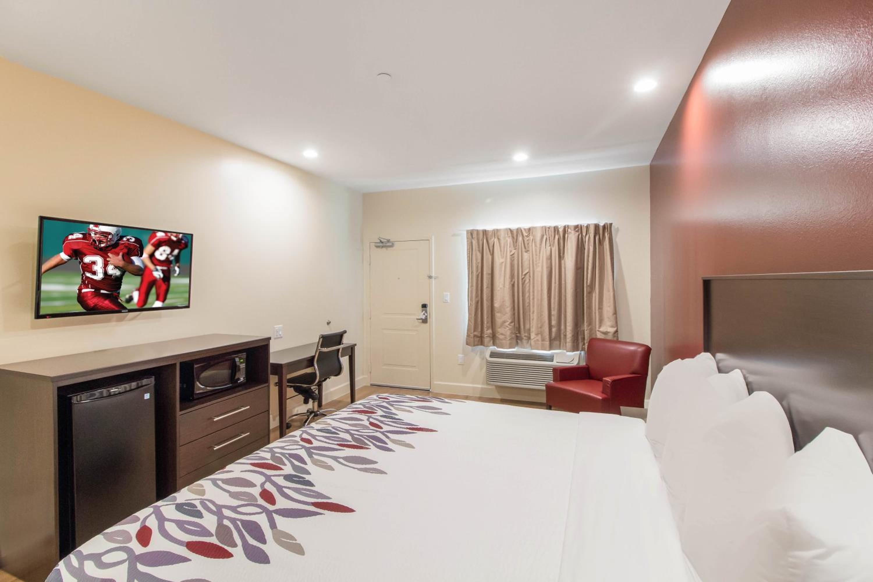 Deluxe King Room Smoke Free - Photo 3