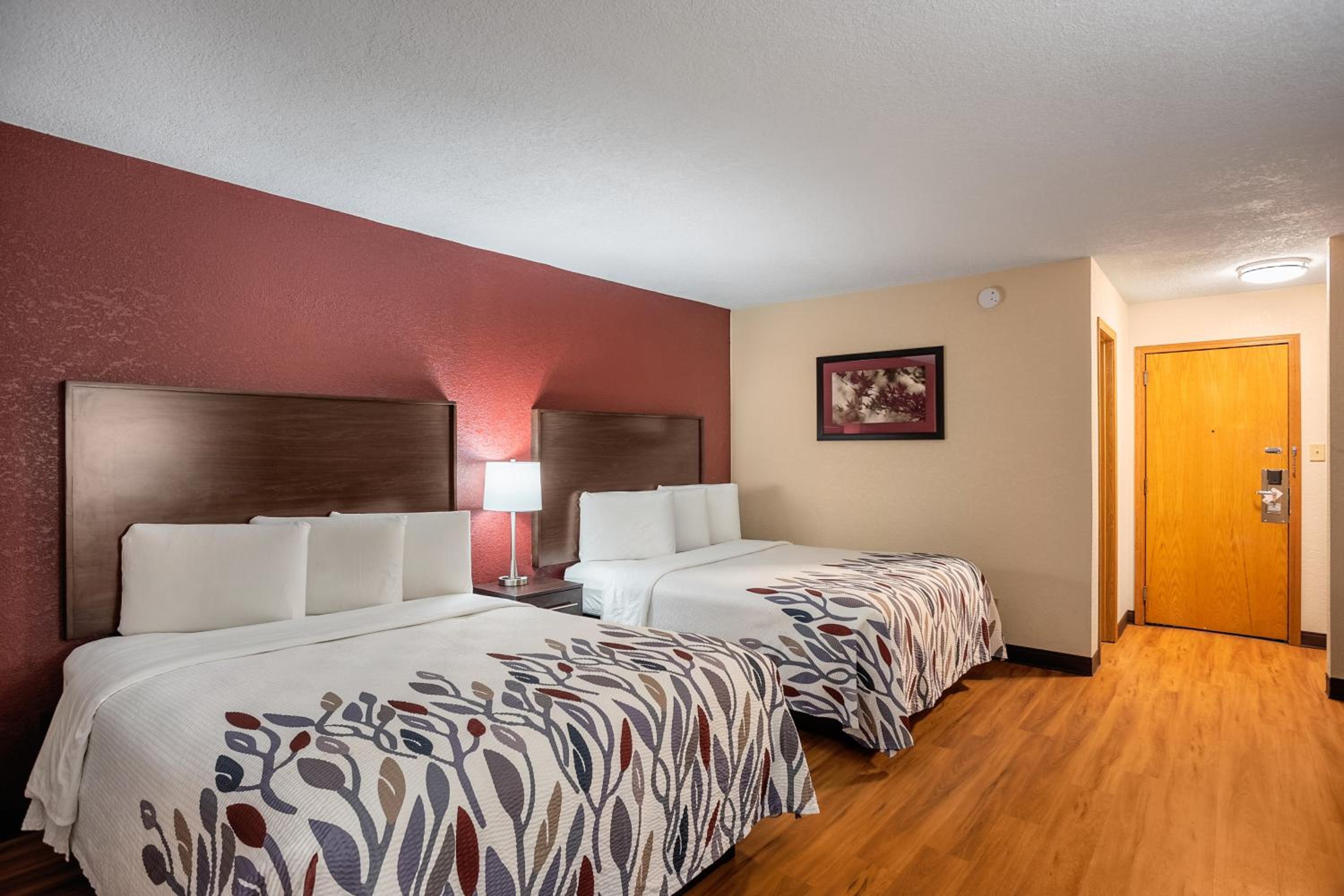 Superior Room with Two Queen Beds Non-Smoking - Photo 4