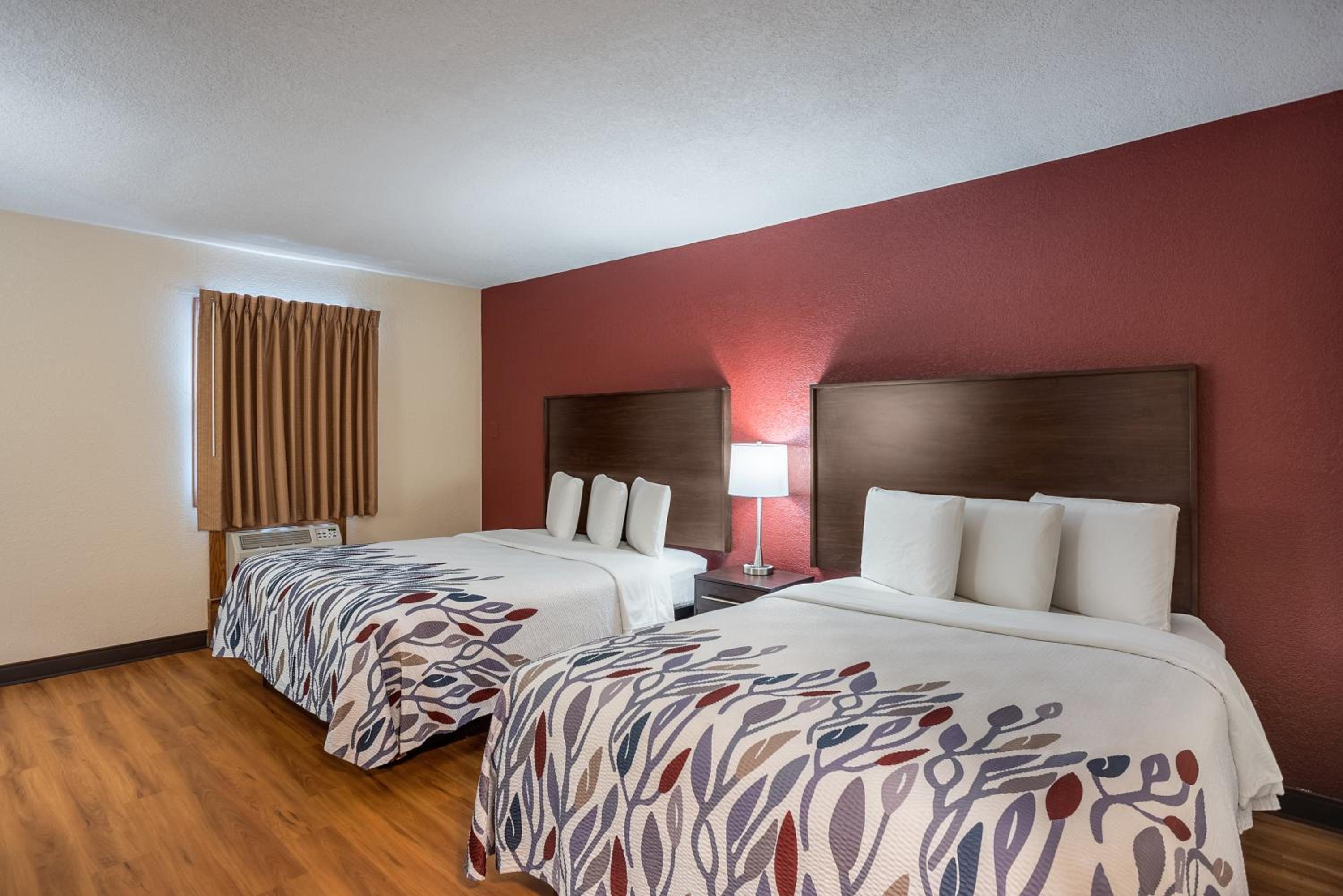 Superior Room with Two Queen Beds Non-Smoking - Photo 3