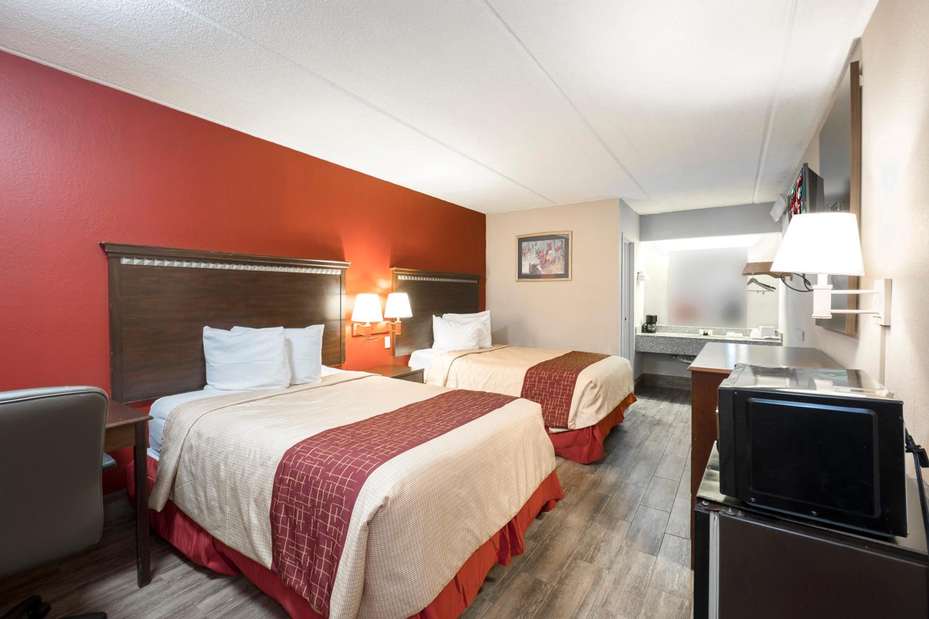 Deluxe Room with Two Double Beds Non-Smoking - Photo 5