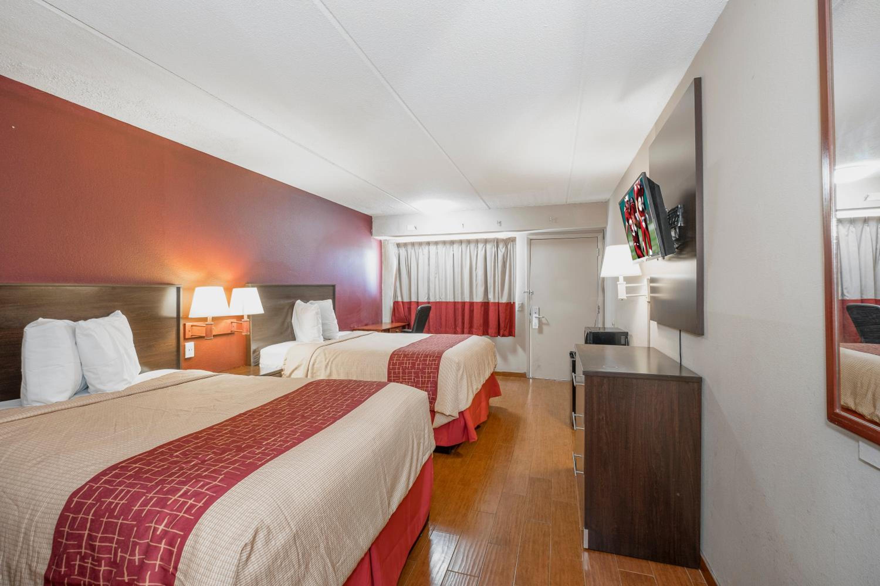Deluxe Room with Two Double Beds Non-Smoking - Photo 9