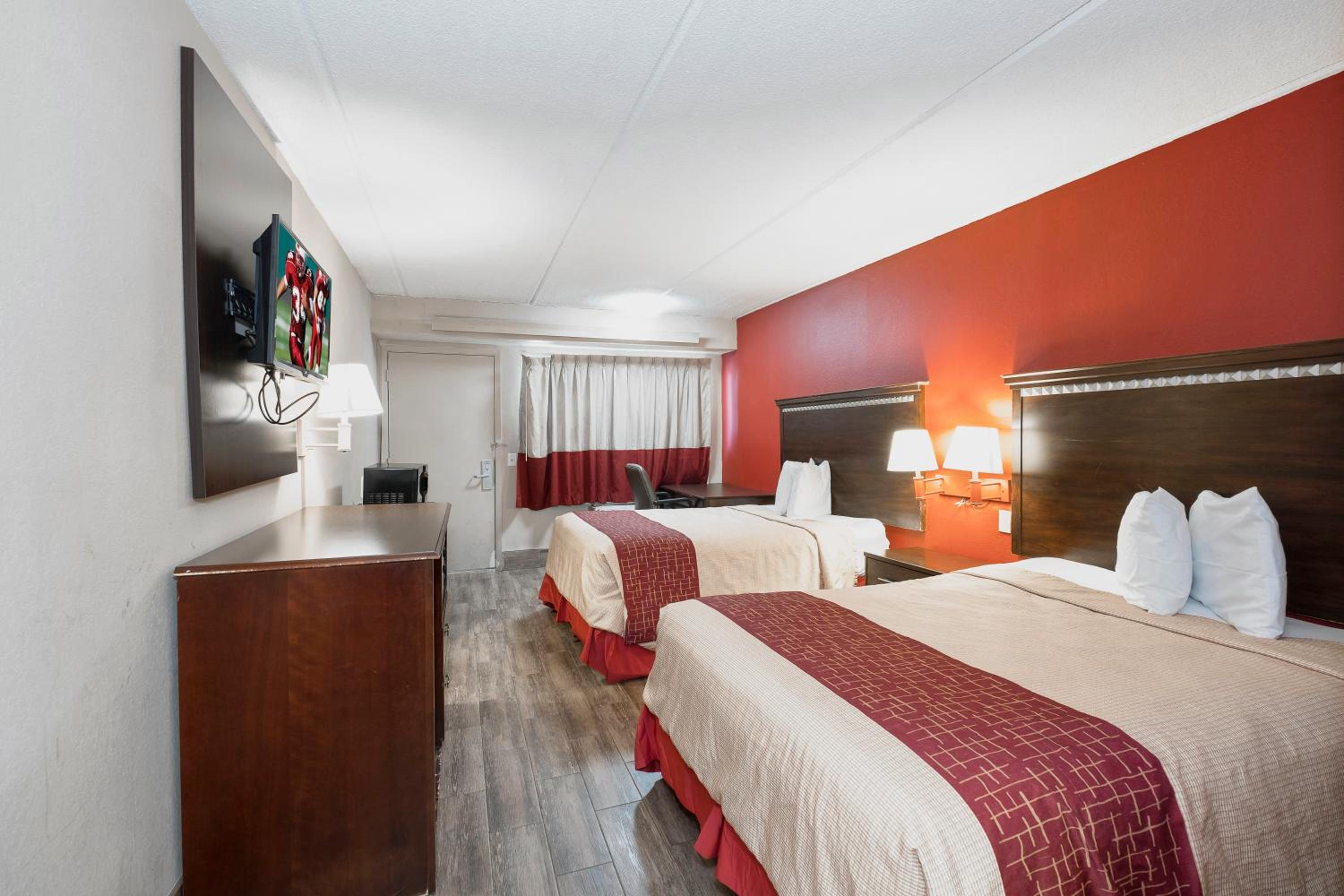 Deluxe Room with Two Double Beds Non-Smoking - Photo 6