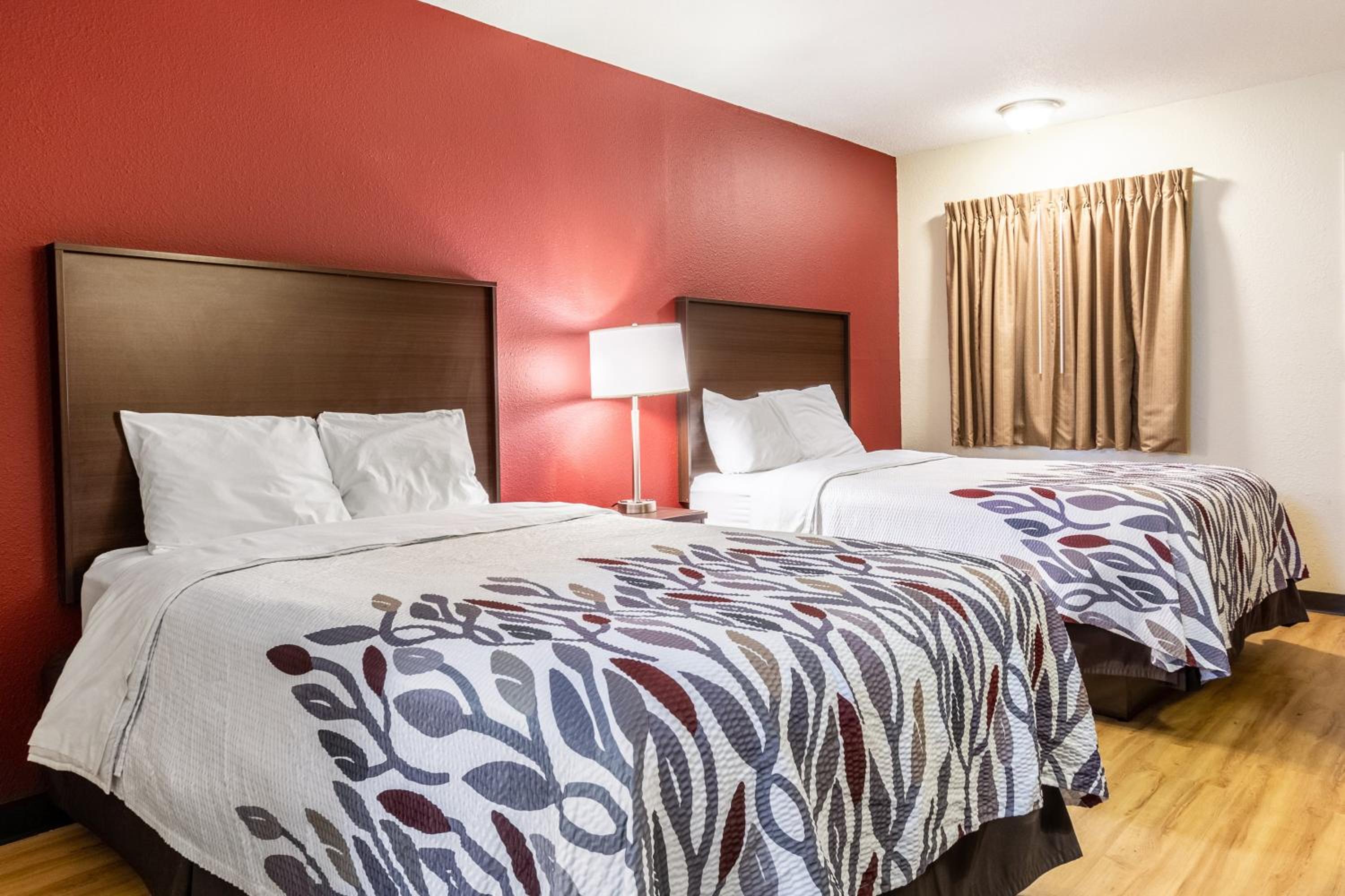 Deluxe Room with Two Double Beds Non-Smoking - Photo 2