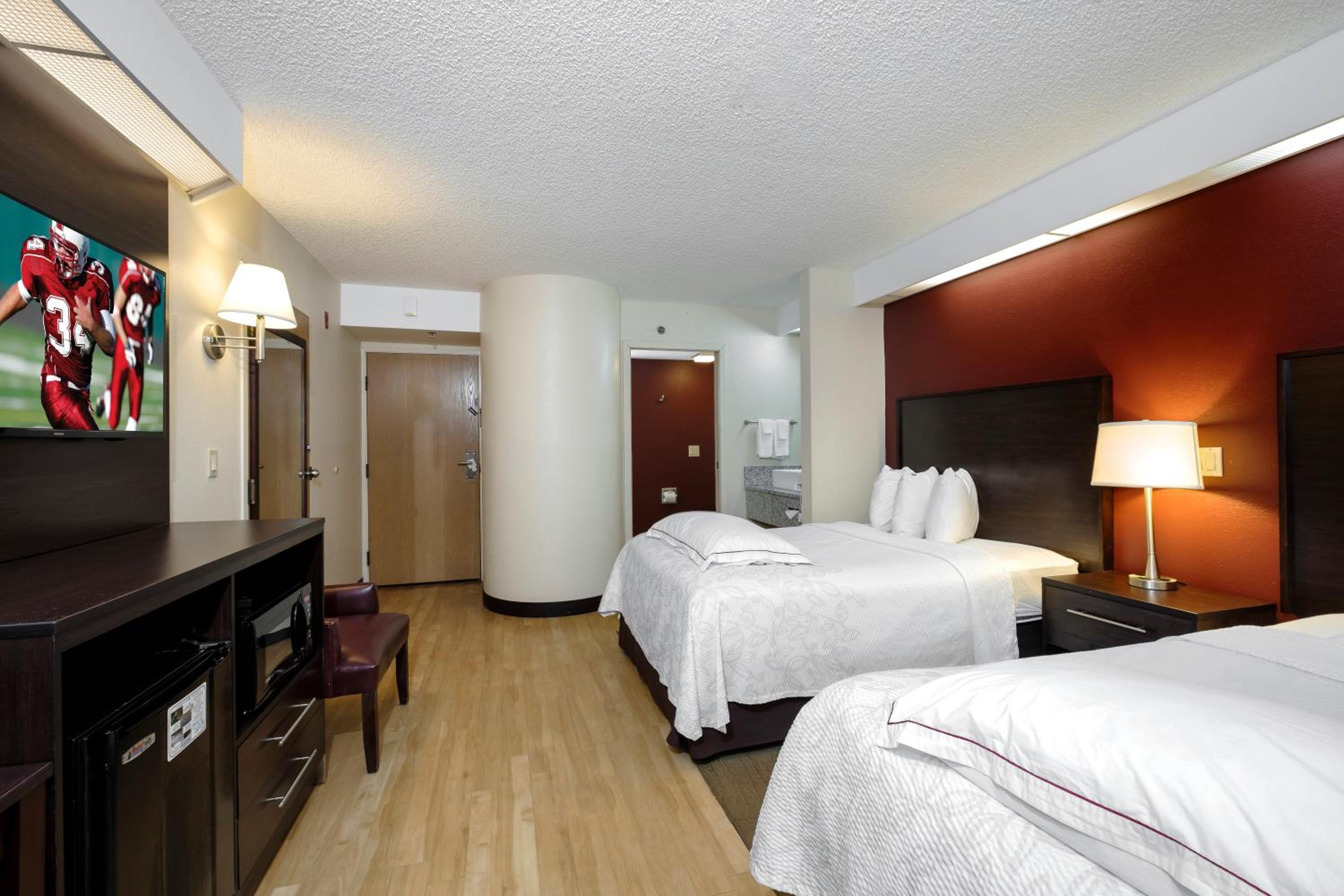 Premium Double Room with Two Double Beds Pool Side Smoke Free - Photo 4