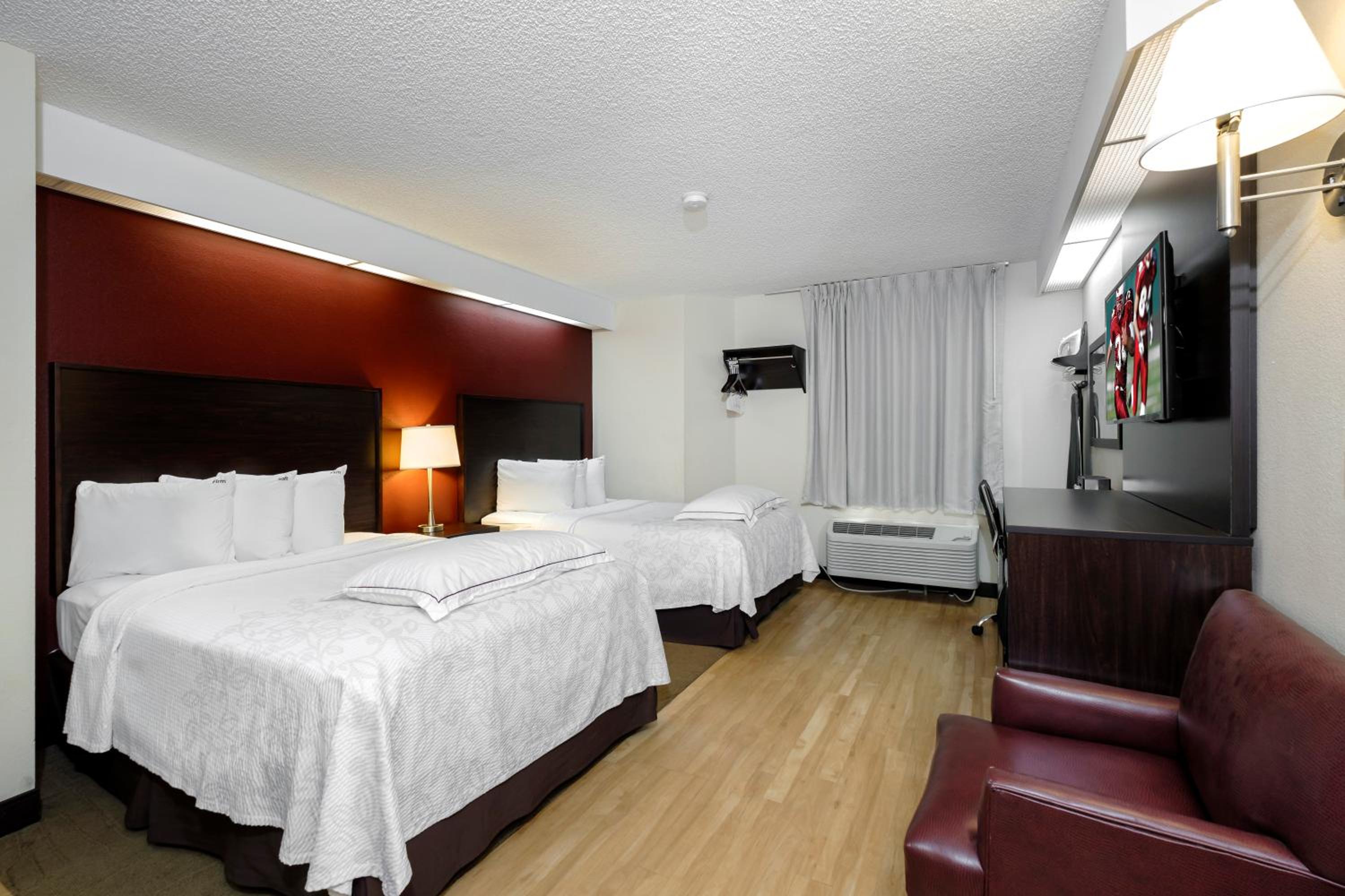Premium Double Room with Two Double Beds Pool Side Smoke Free - Photo 7