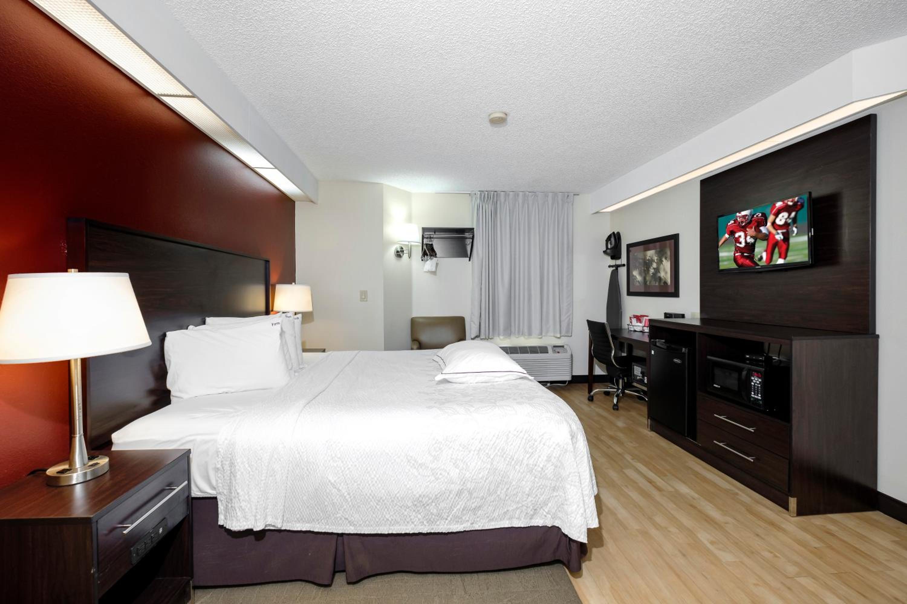 Premium King Room Pool Side Smoke Free - Photo 2