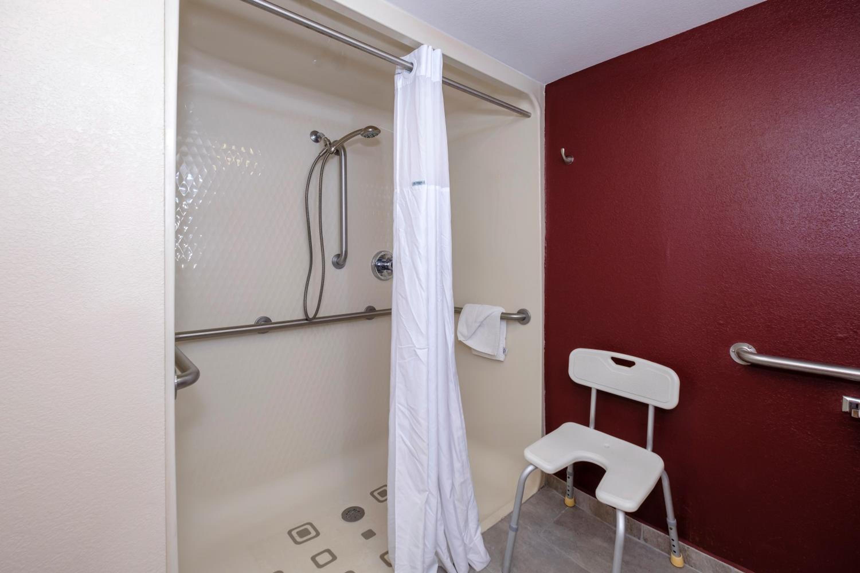 Deluxe Queen Room Disability Access Roll-In Shower Smoke Free - Photo 5