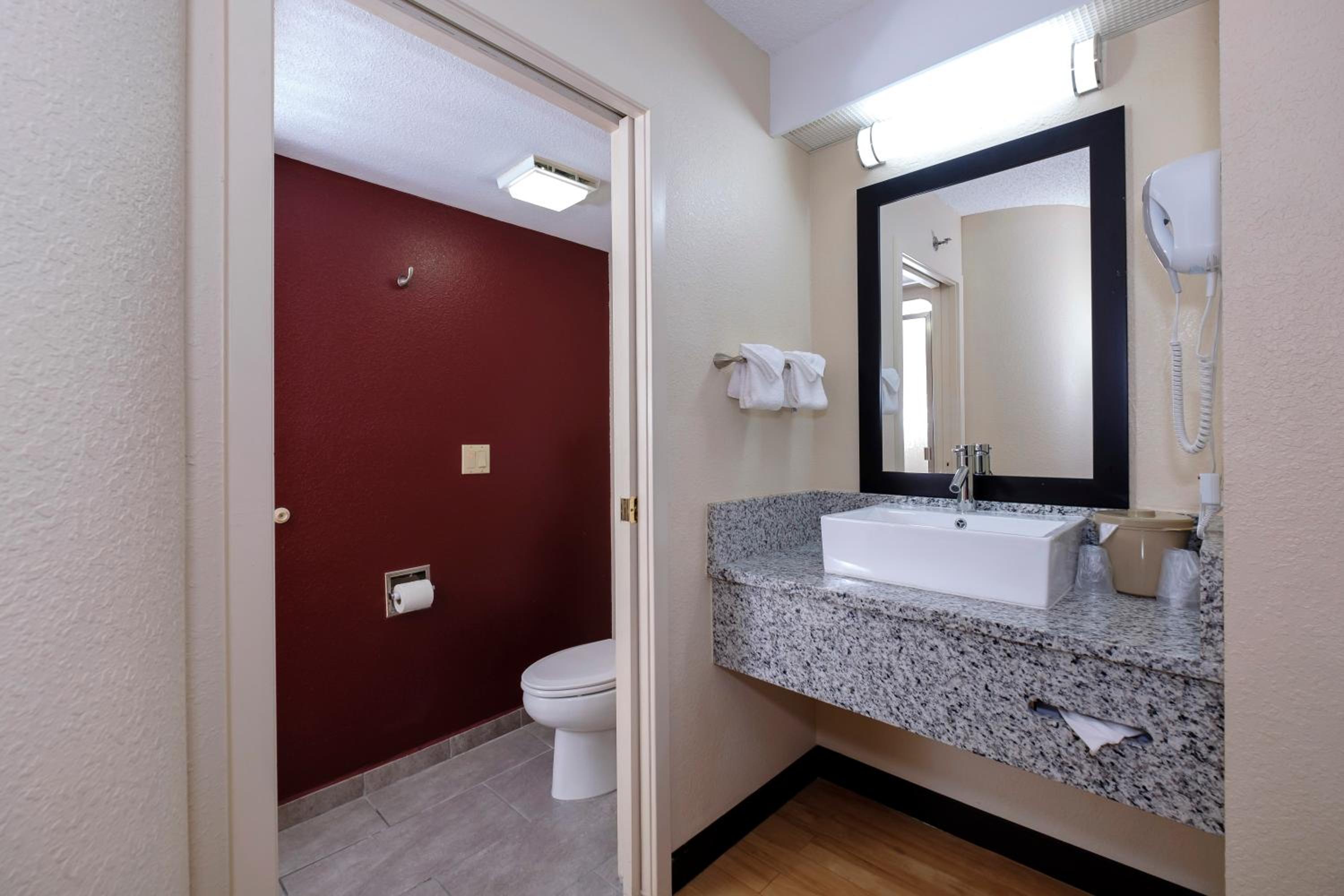 Deluxe Double Room with Two Double Beds Smoke Free - Photo 2