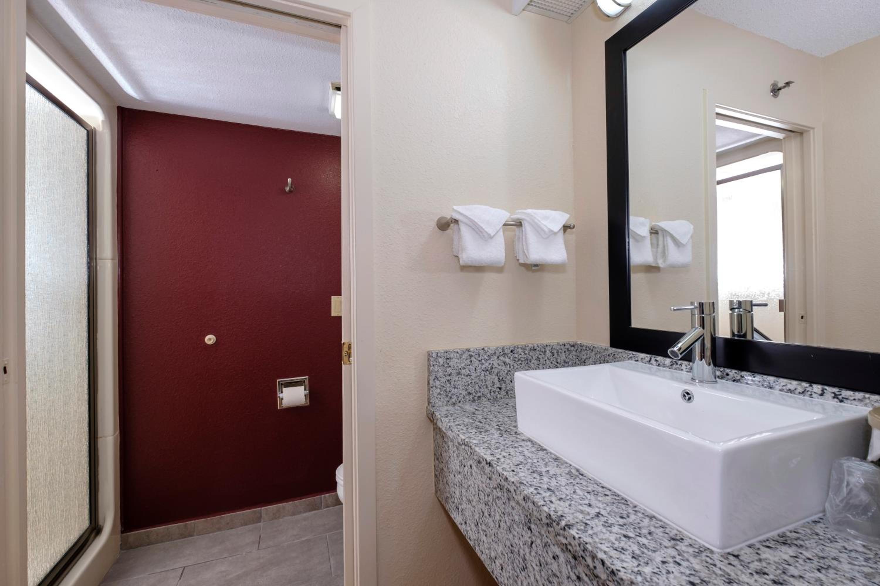 Deluxe Double Room with Two Double Beds Smoke Free - Photo 6