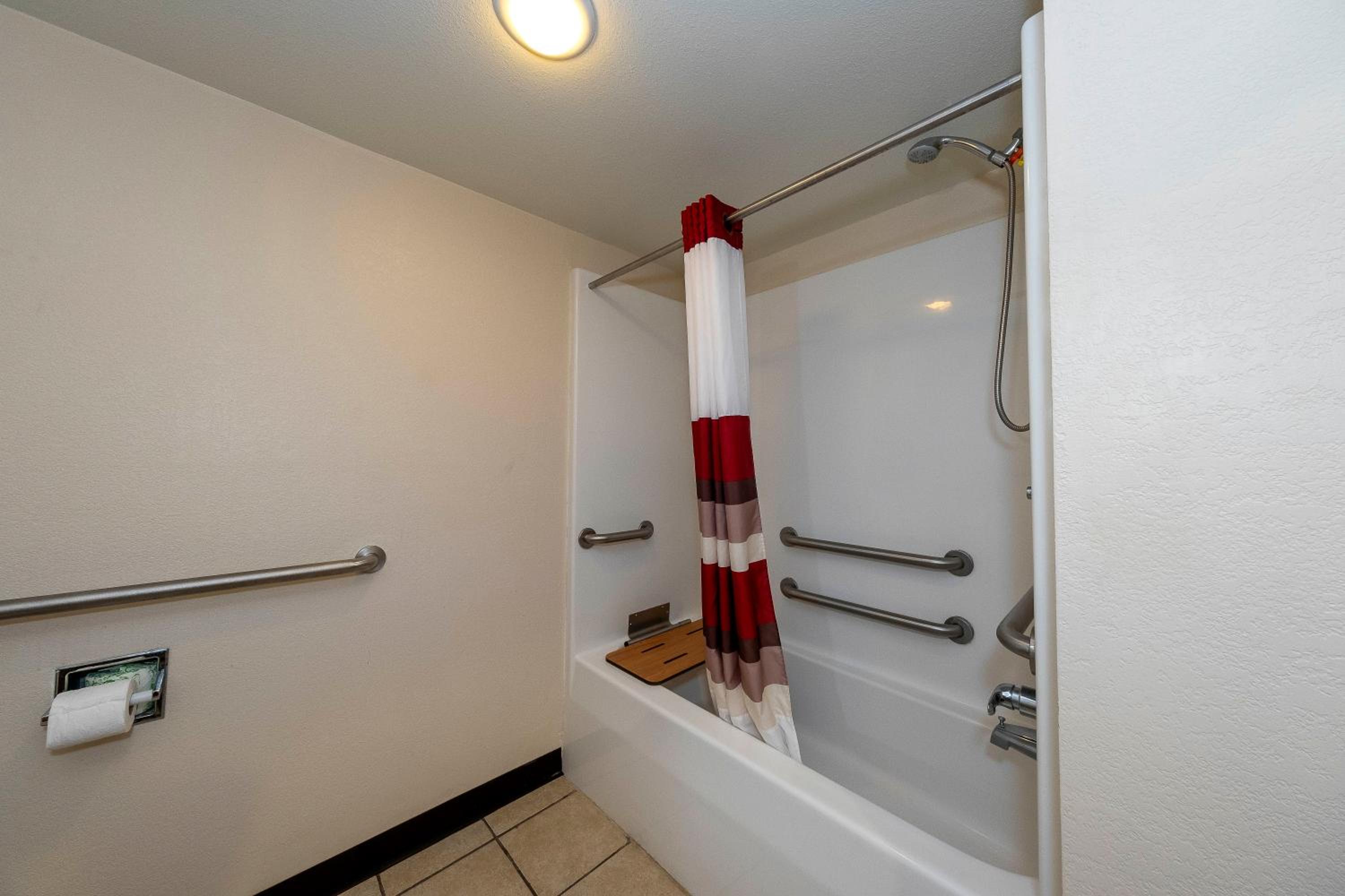 Deluxe Room with Two Double Beds Disability Access Smoking photo 2