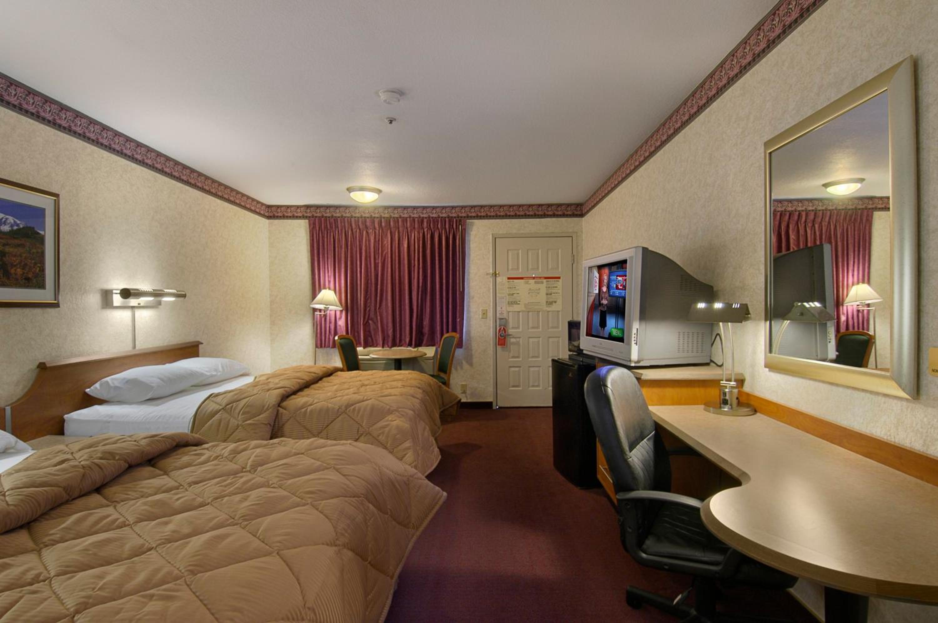 Deluxe Queen Room With Two Queen Beds - Non-Smoking